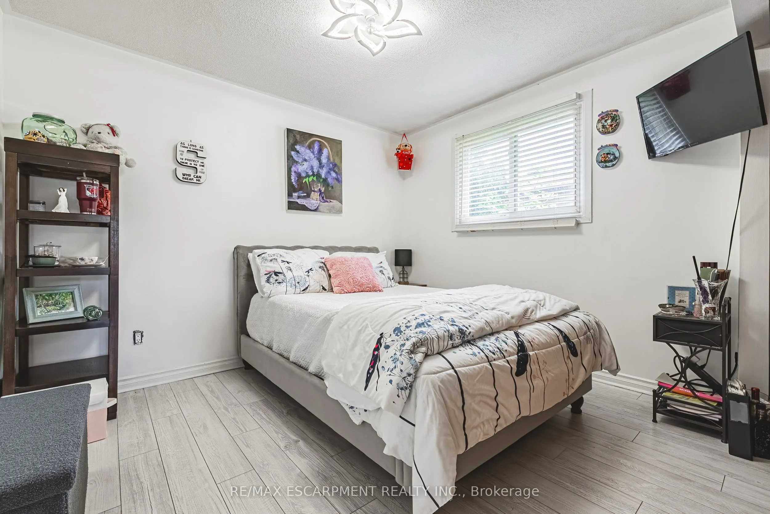 44 BILLINGTON Crescent
