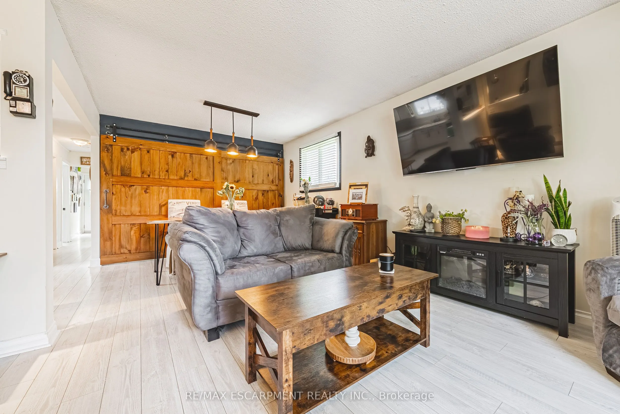 44 BILLINGTON Crescent