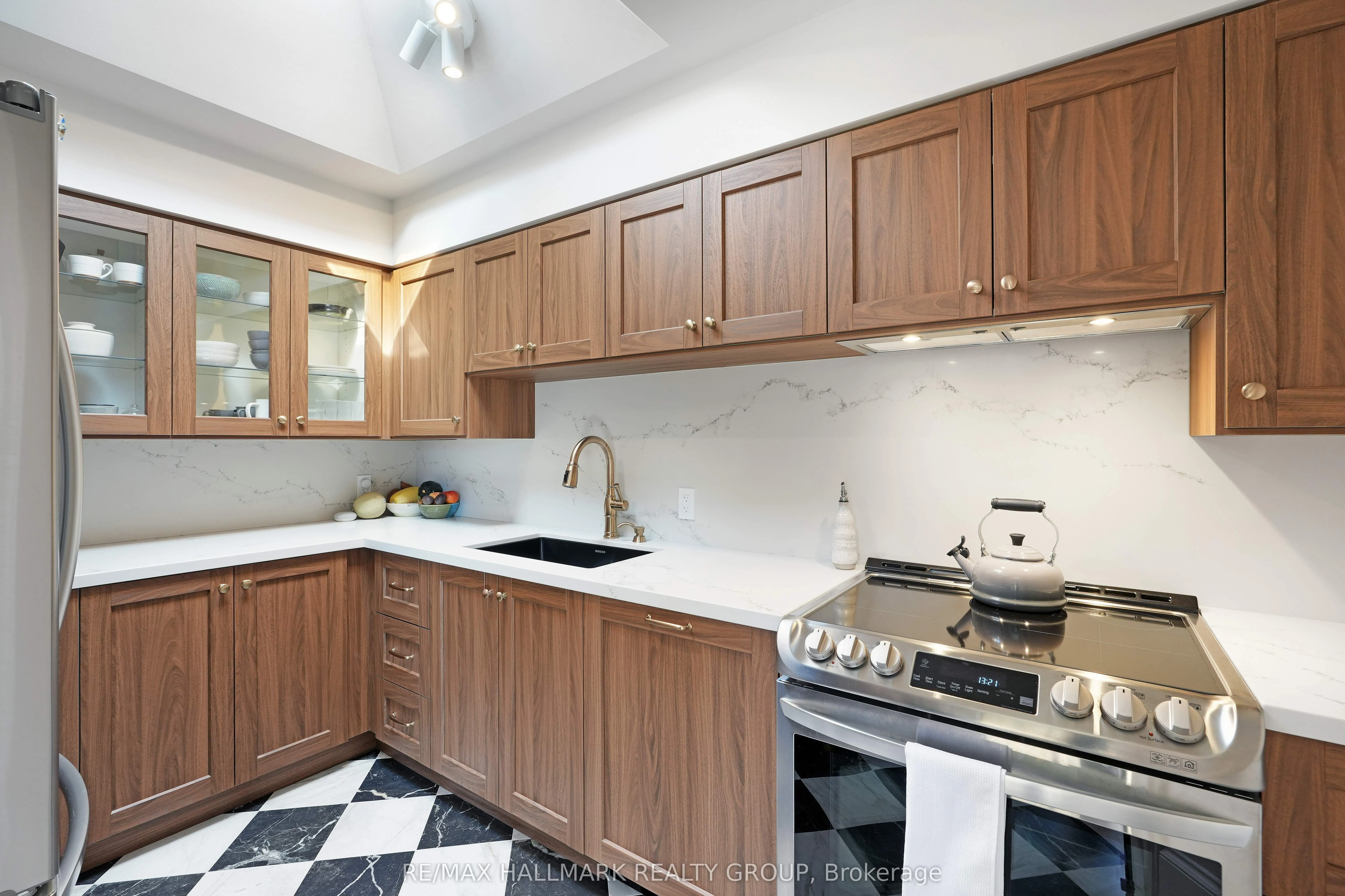 274 DALY Avenue, #5