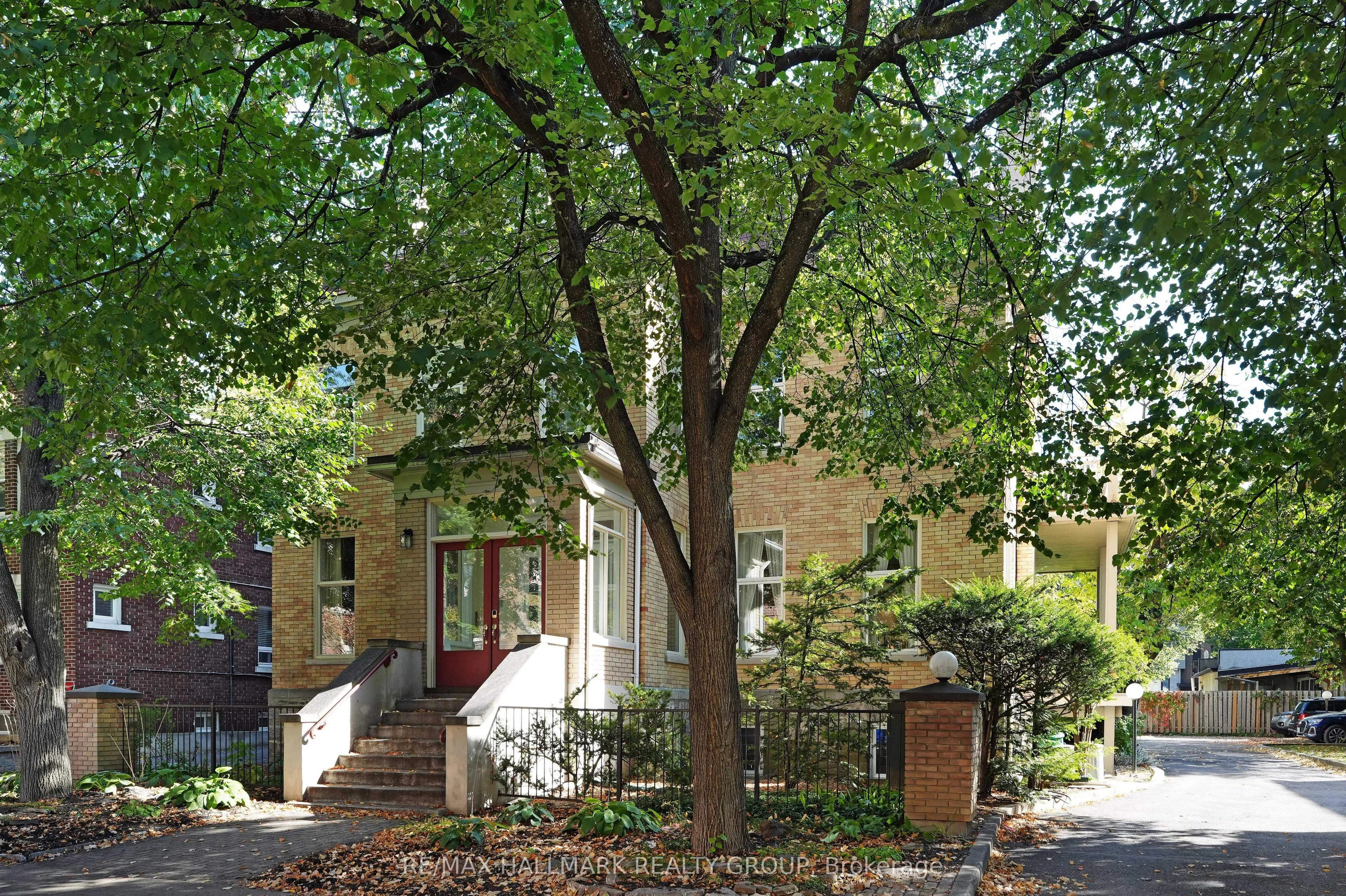 274 DALY Avenue, #5