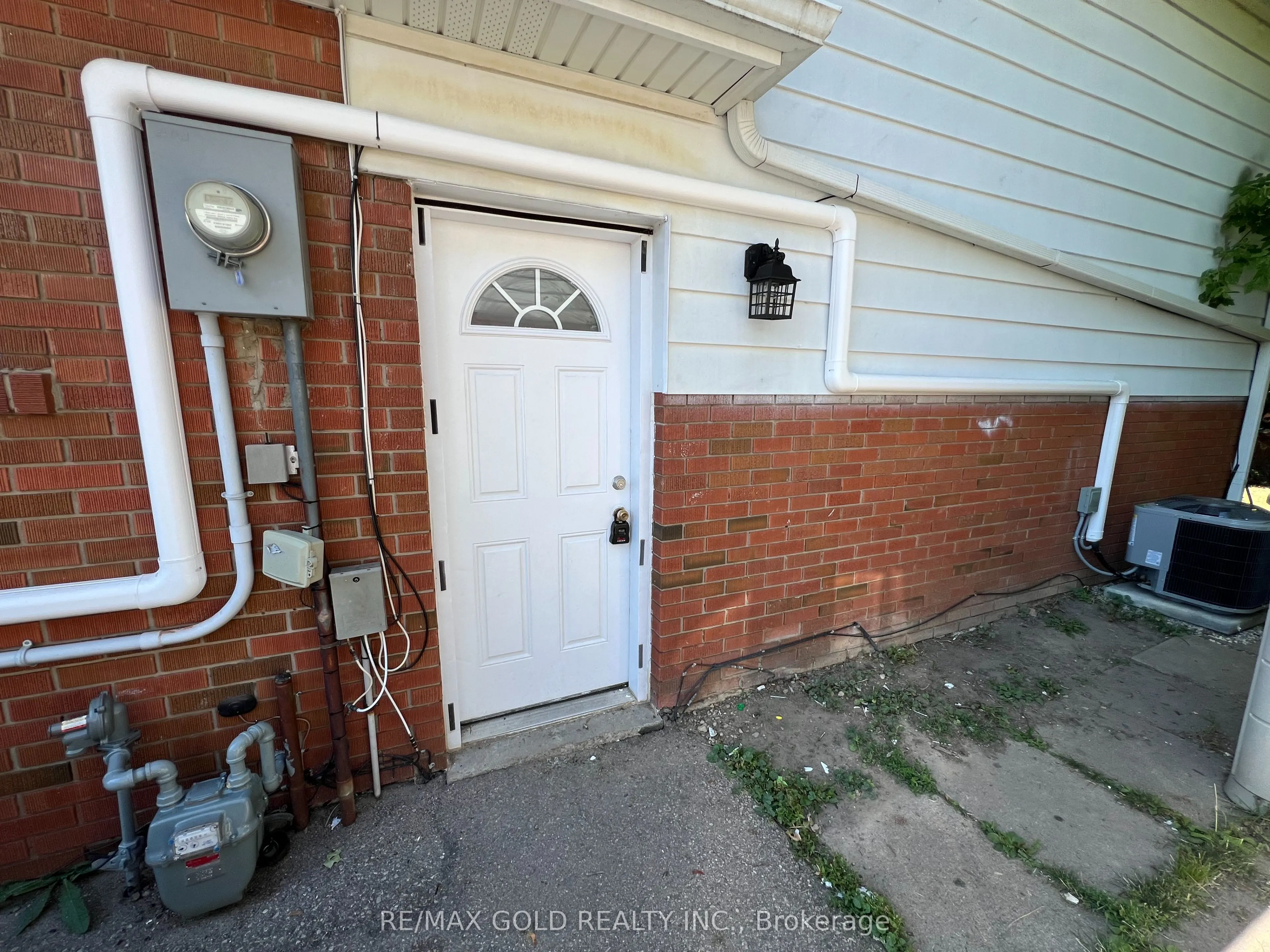 156 Mooregate Crescent, #Lower