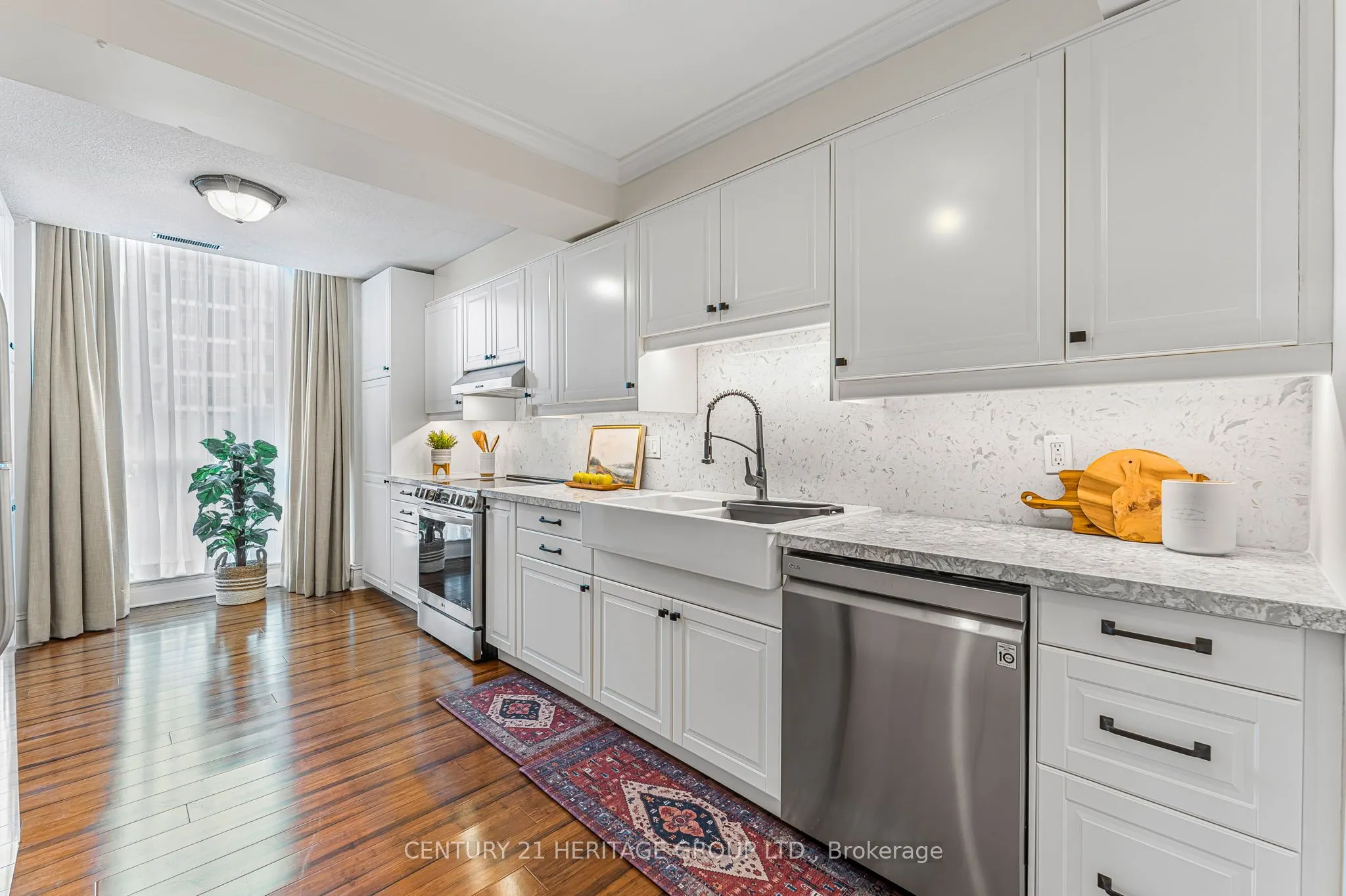 67 Caroline Street S, #102
