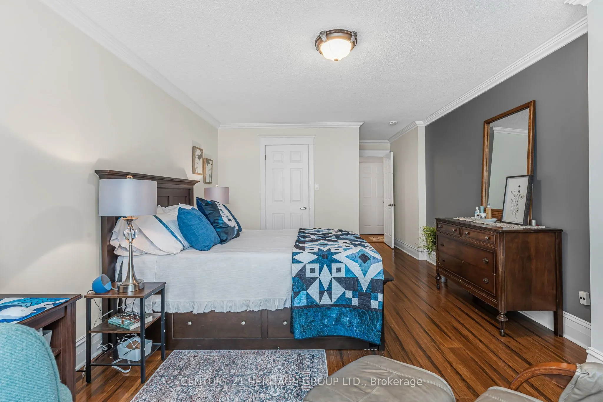 67 Caroline Street S, #102