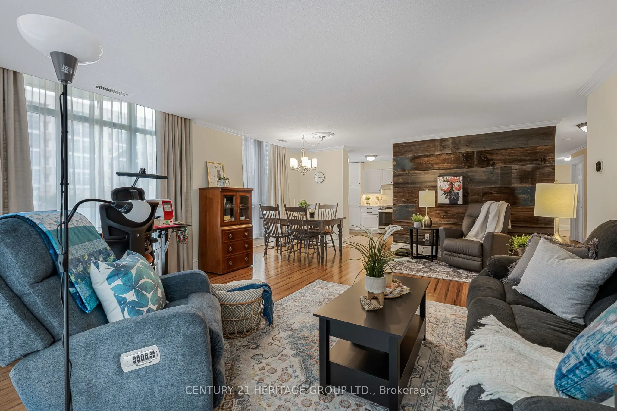 67 Caroline Street S, #102