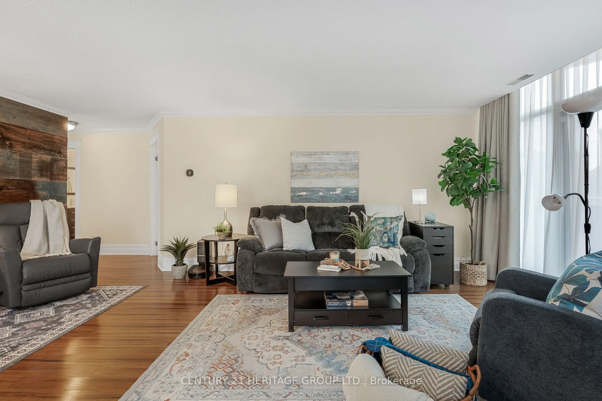 67 Caroline Street S, #102