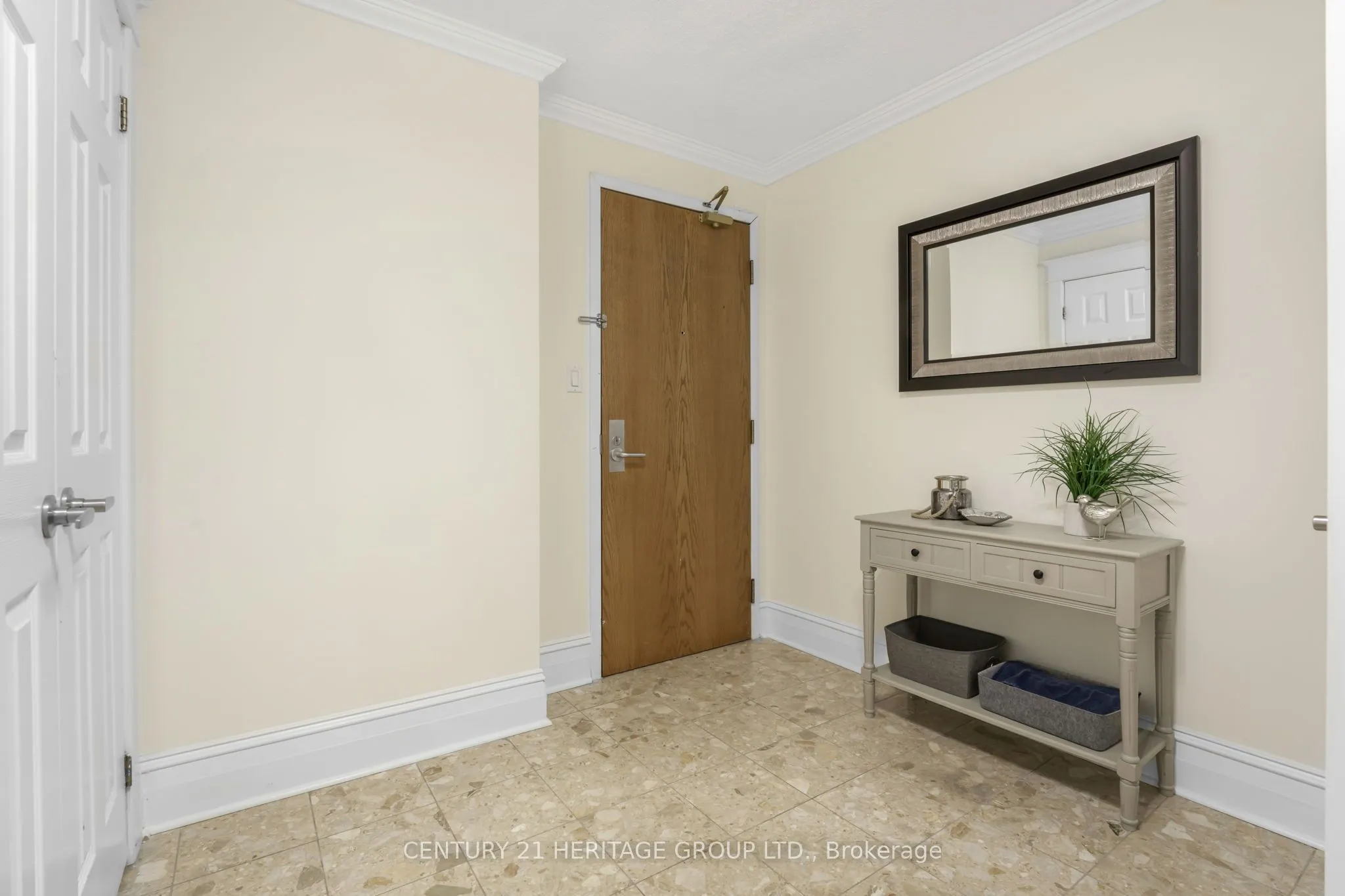 67 Caroline Street S, #102