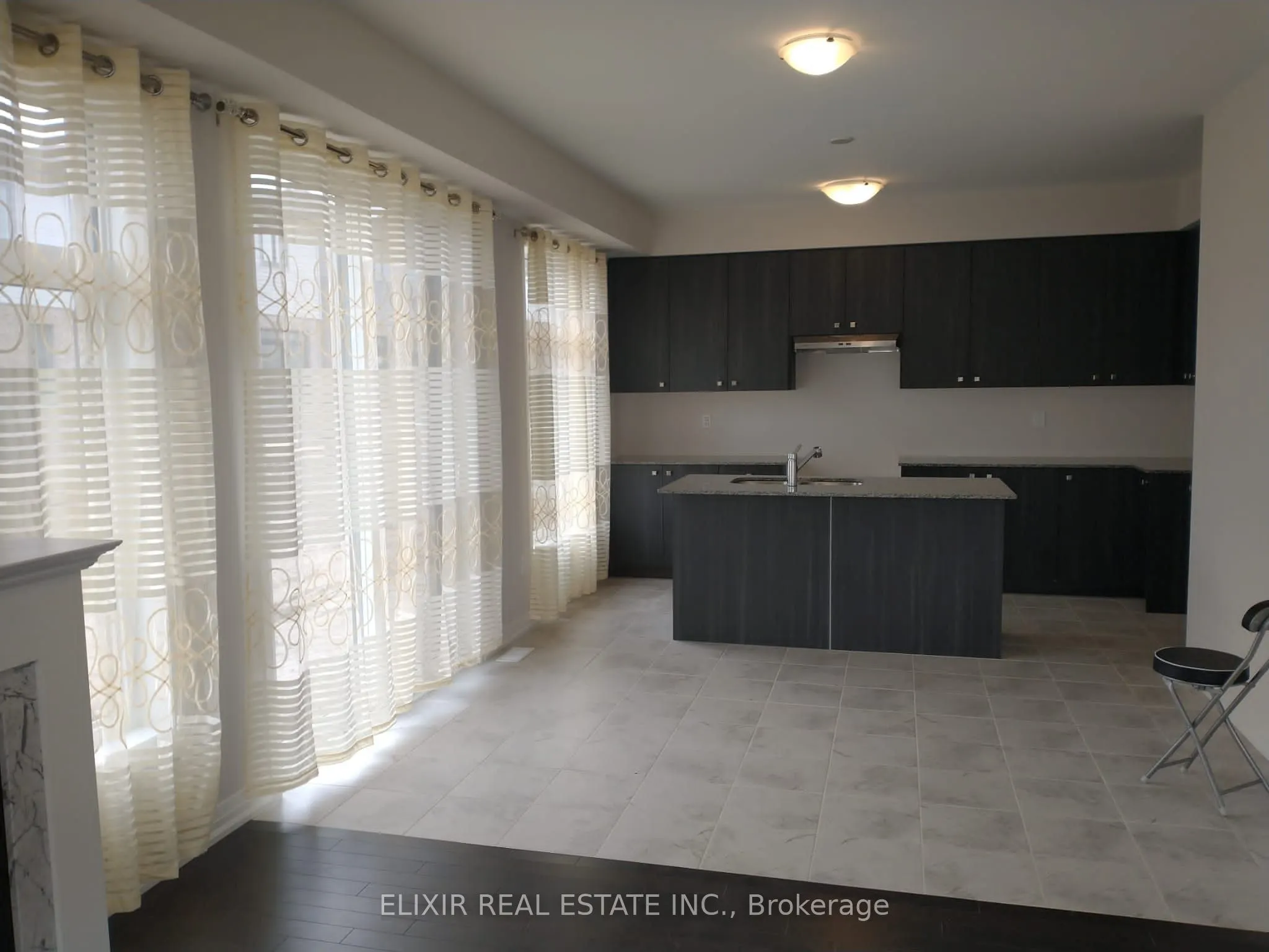 3 Weylie Street E
