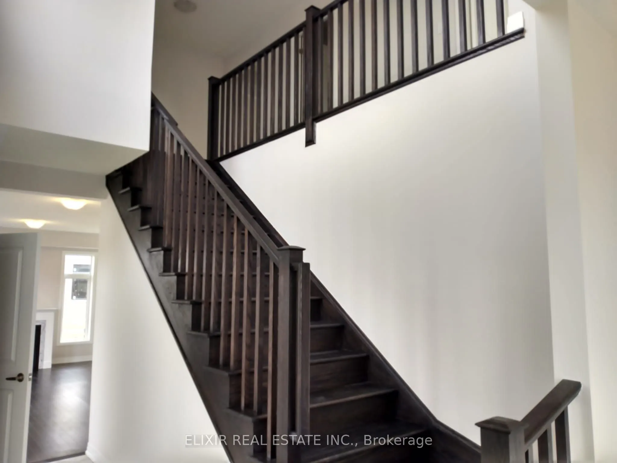 3 Weylie Street E
