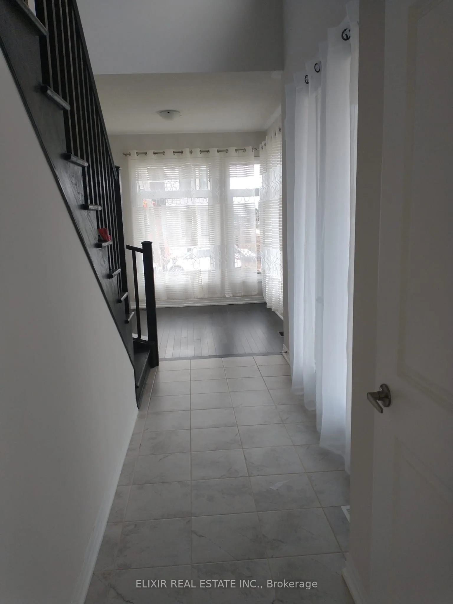 3 Weylie Street E
