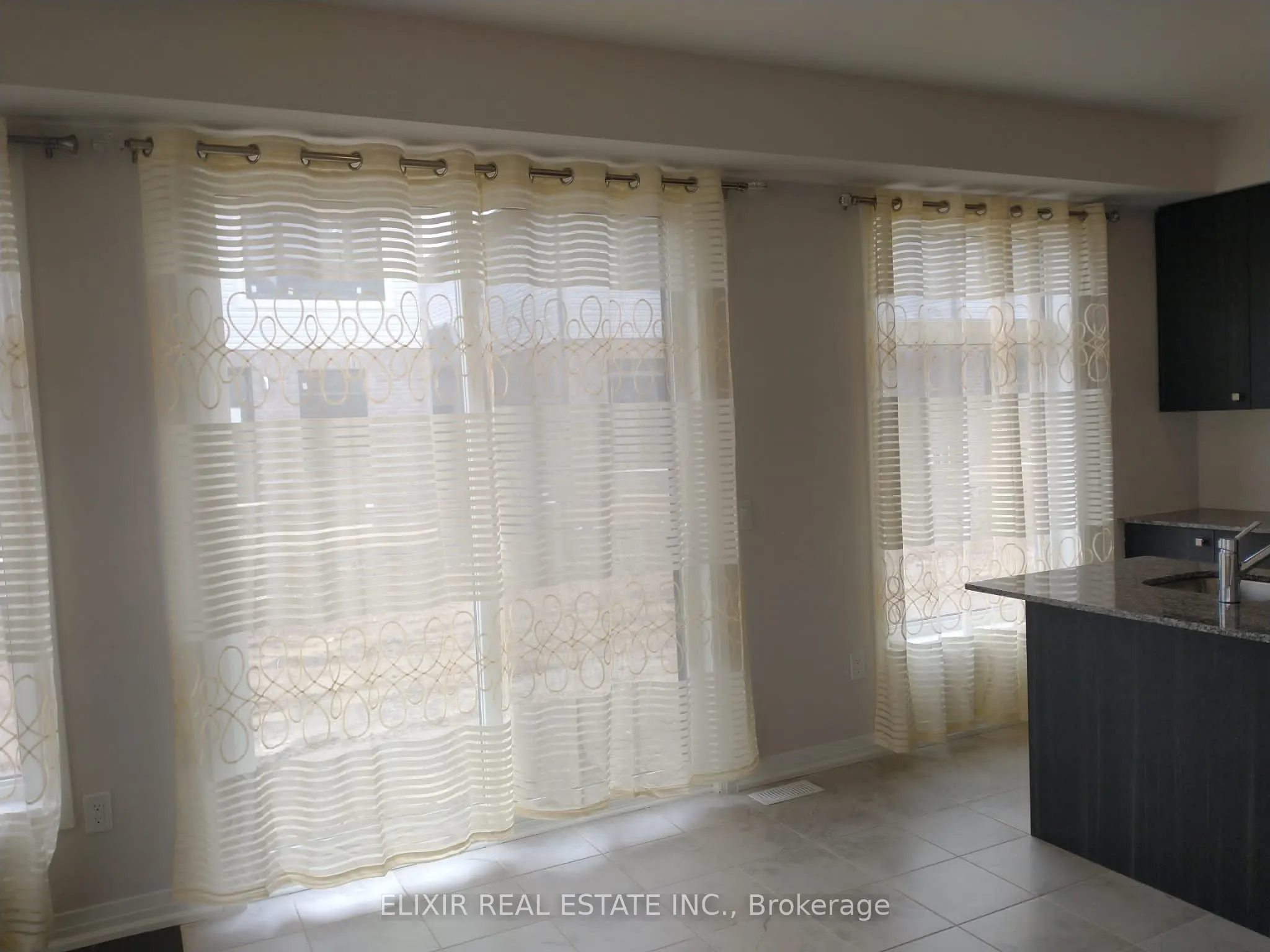 3 Weylie Street E
