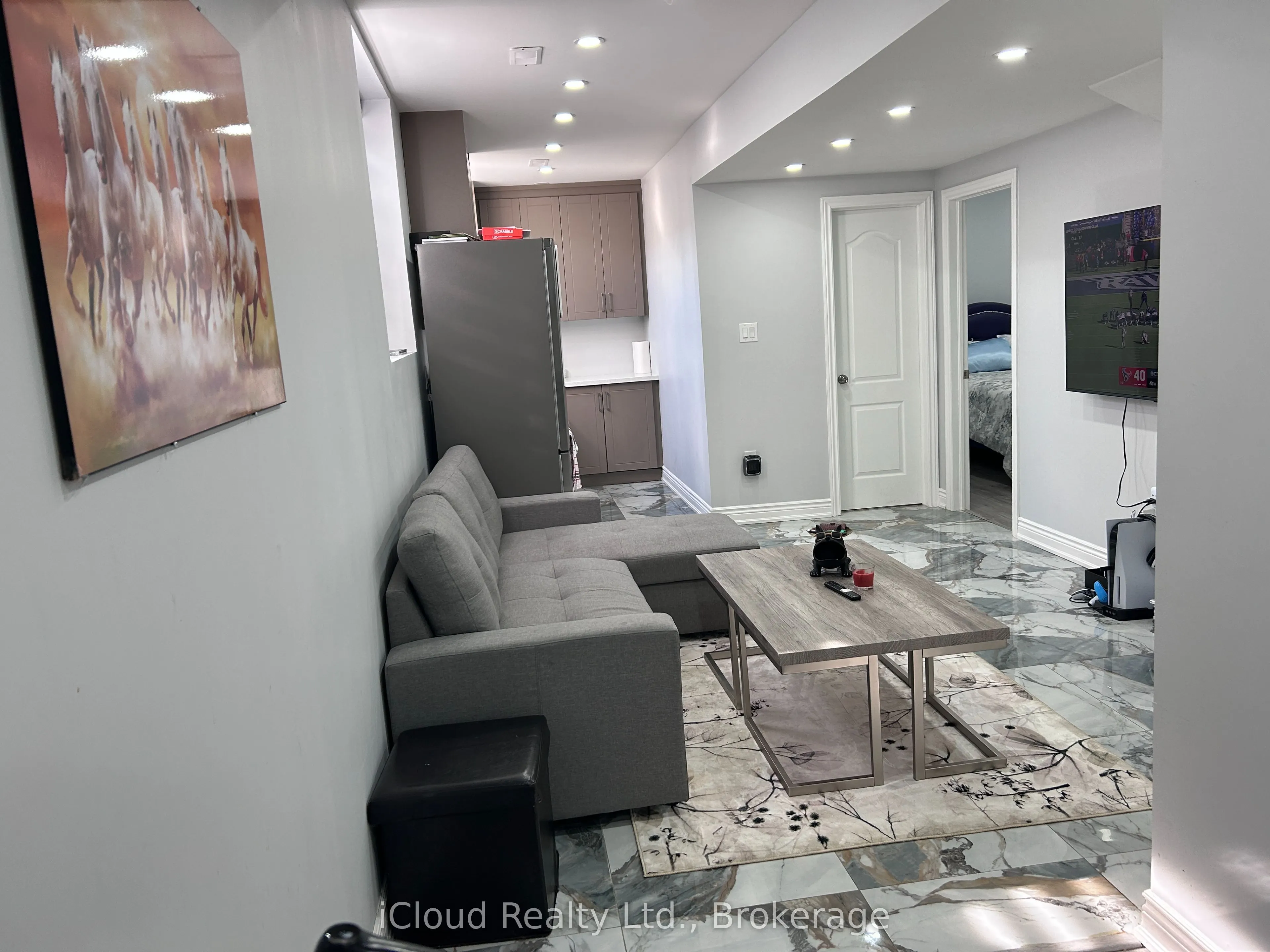 901 Tartan Court