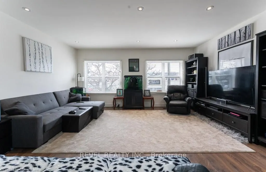1441 Main Street E