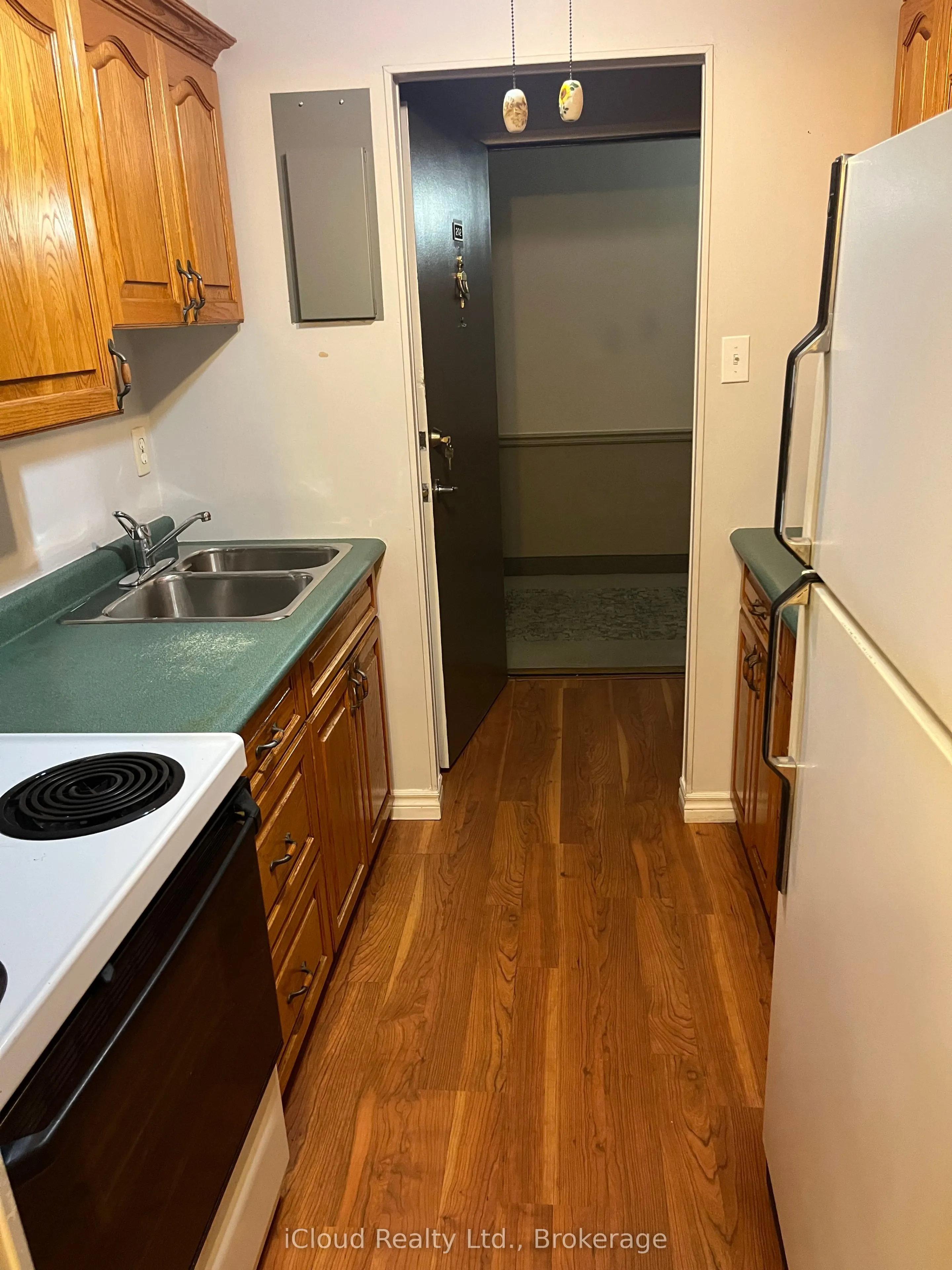 196 Scott Street, #202