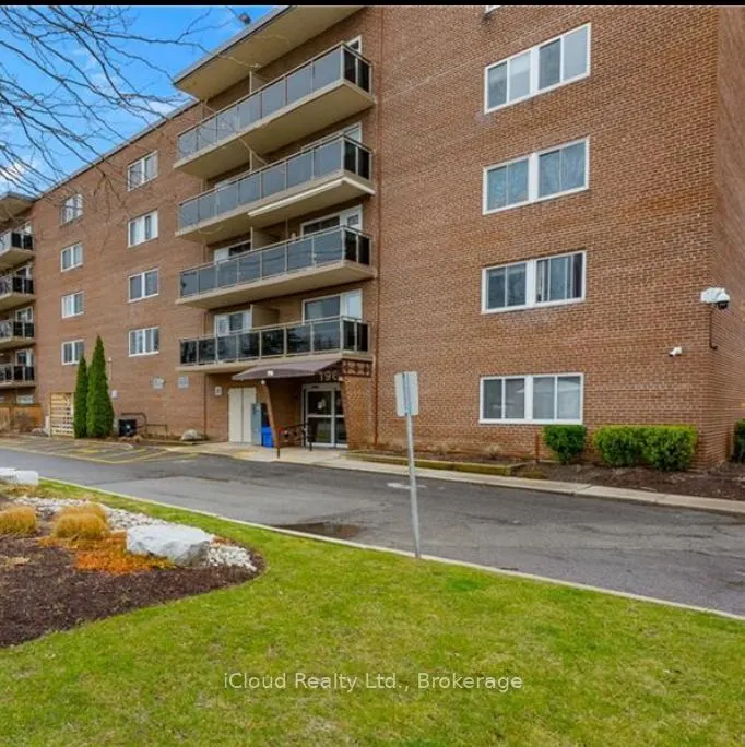 196 Scott Street, #202