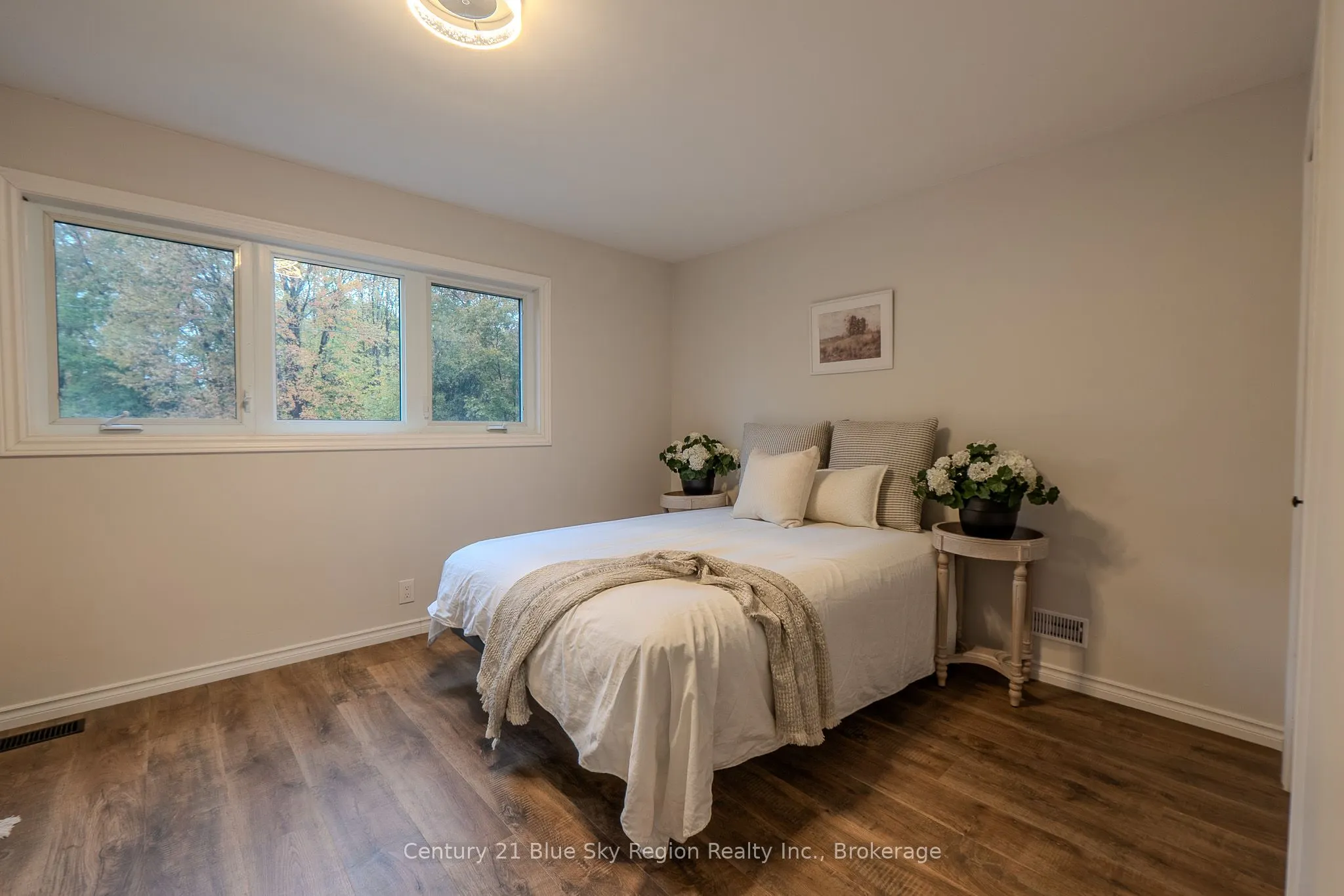 444 Lansdowne Street E