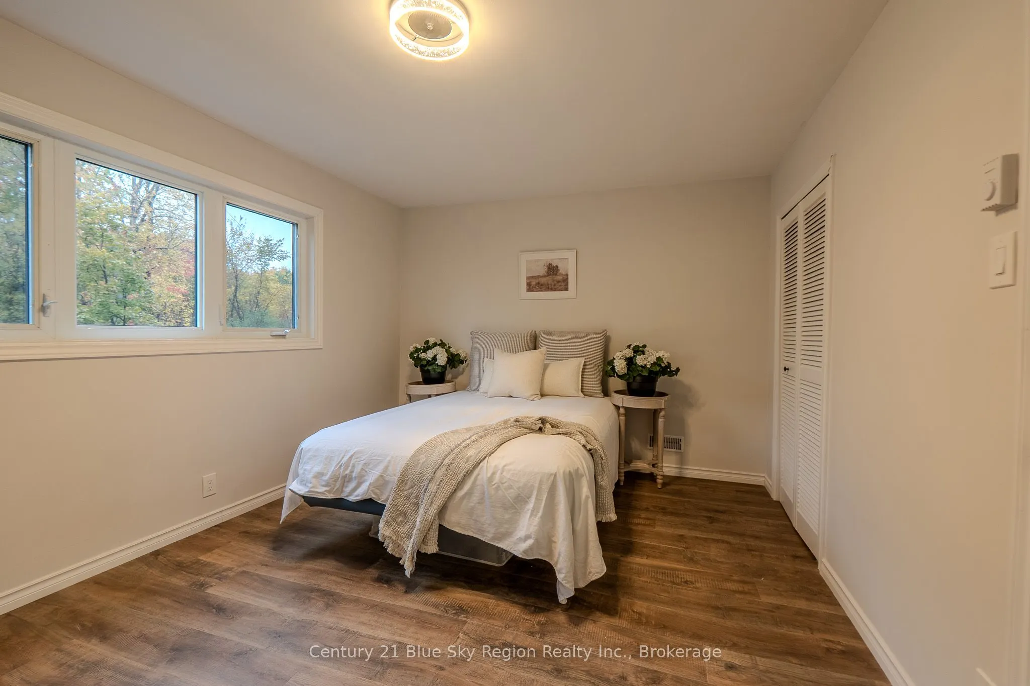 444 Lansdowne Street E