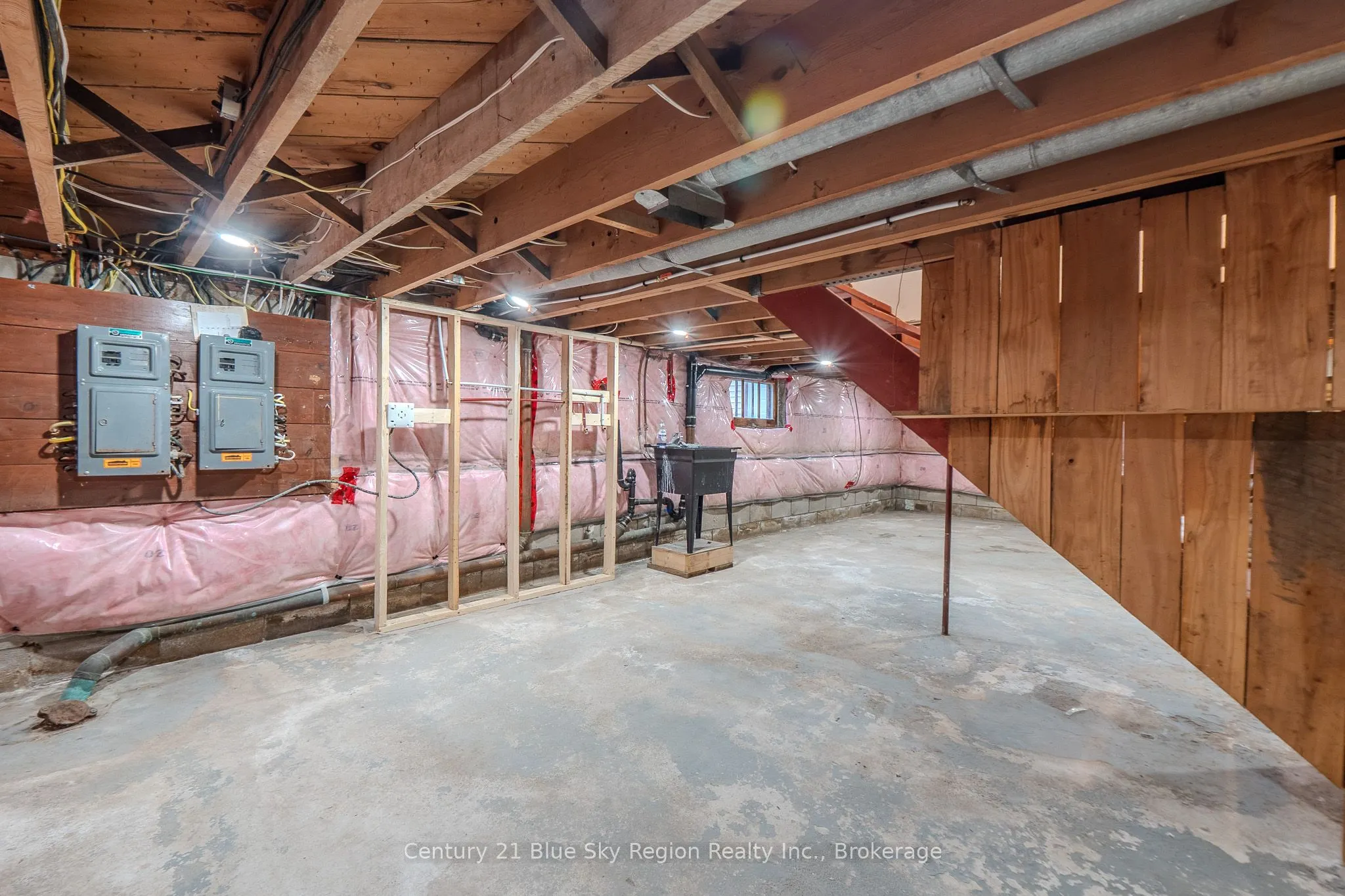444 Lansdowne Street E