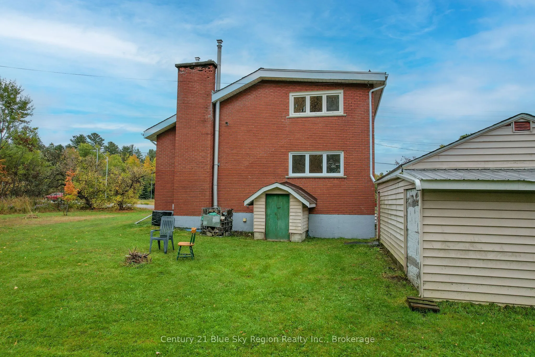 444 Lansdowne Street E