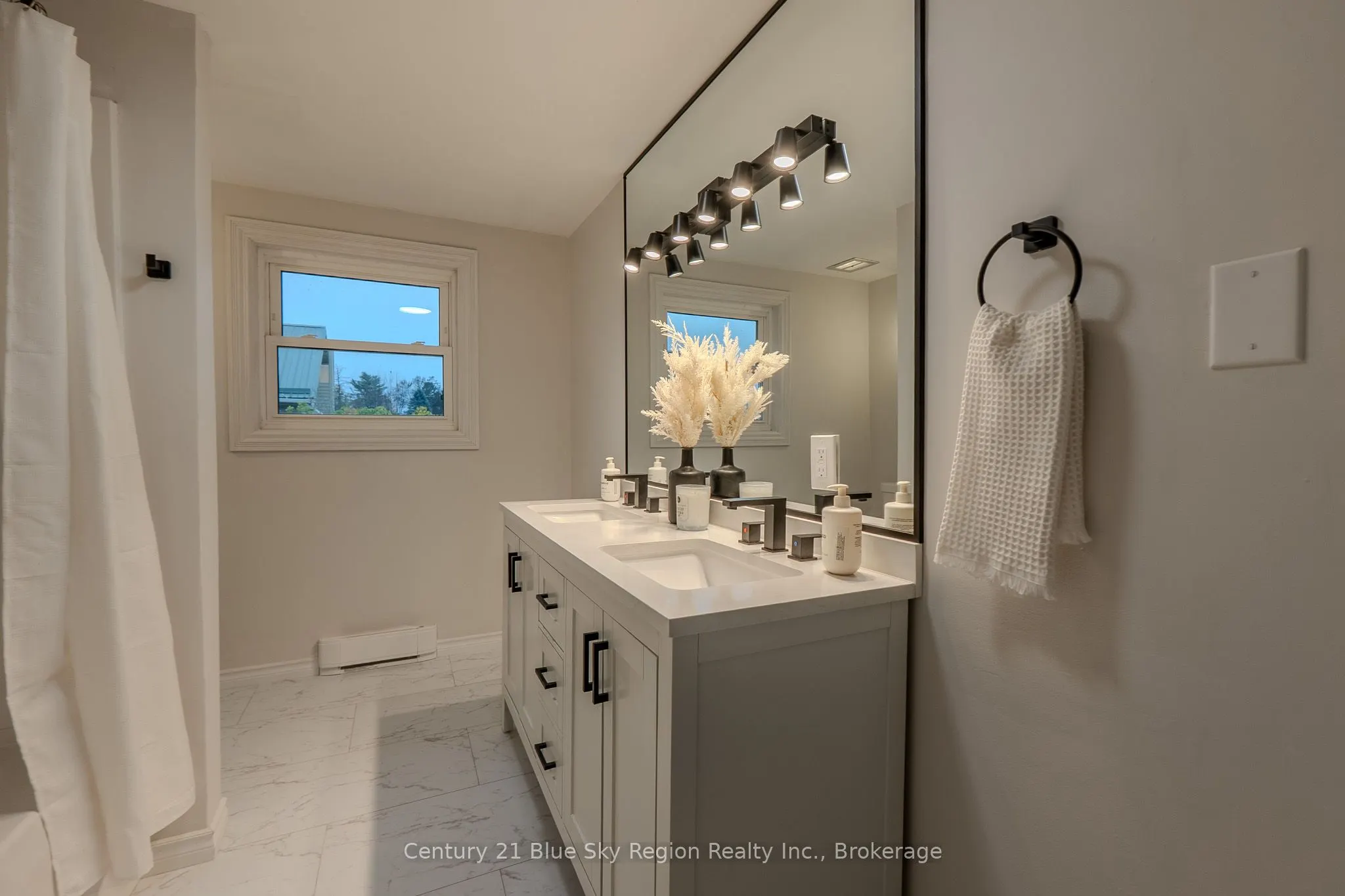 444 Lansdowne Street E