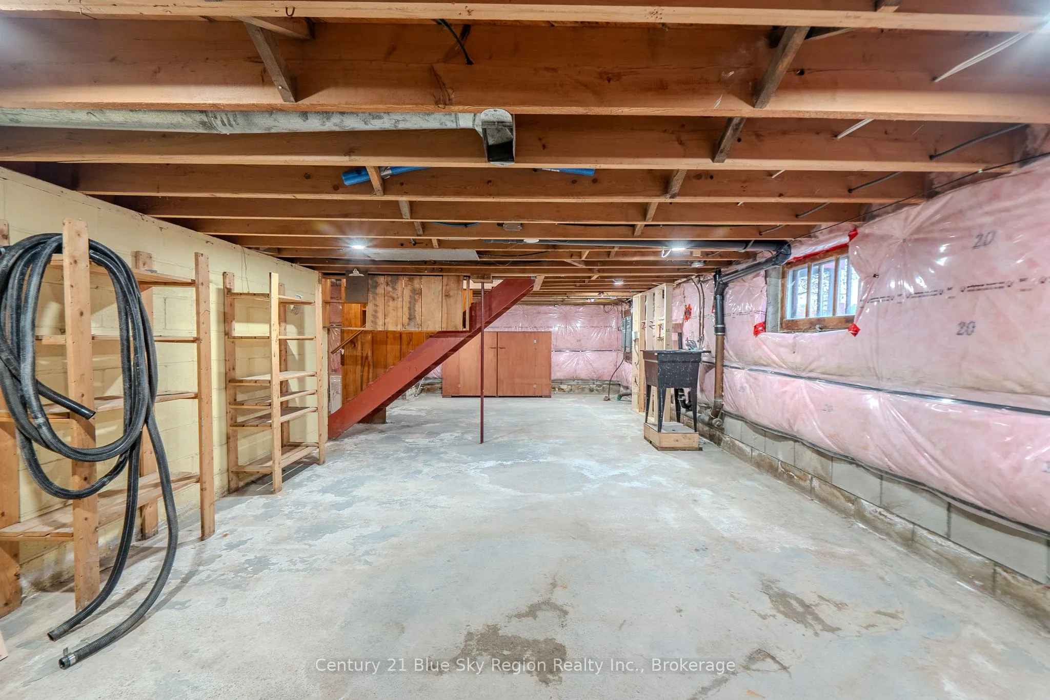 444 Lansdowne Street E