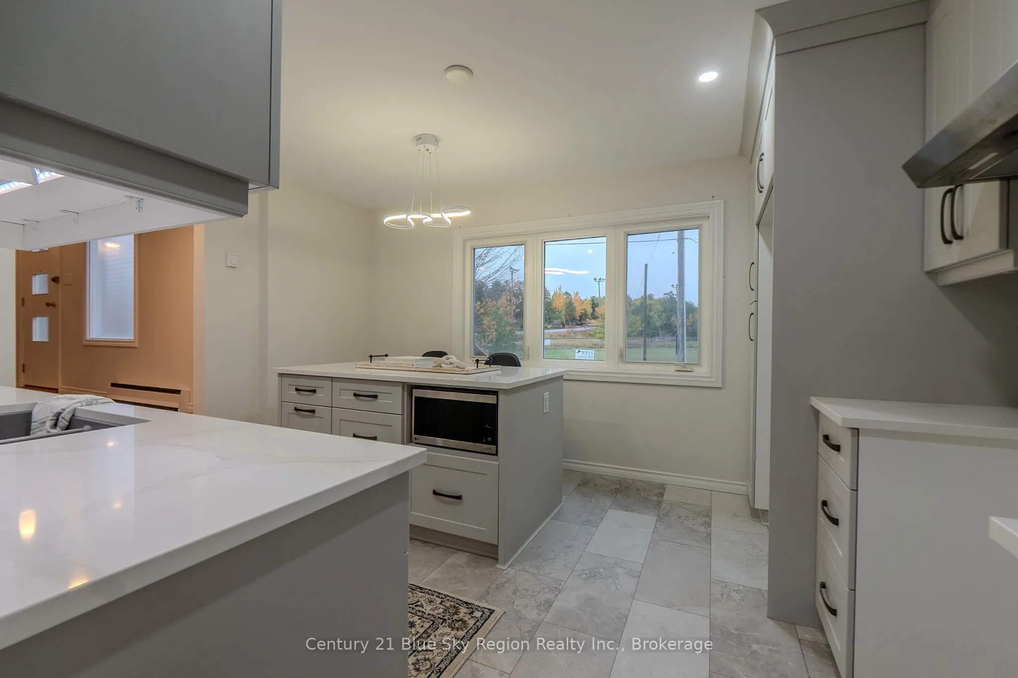 444 Lansdowne Street E