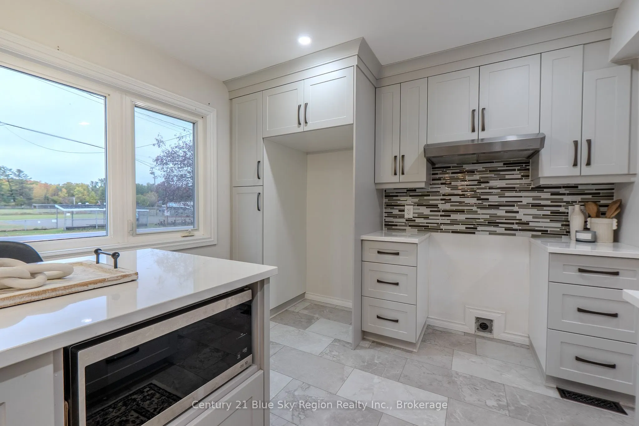 444 Lansdowne Street E