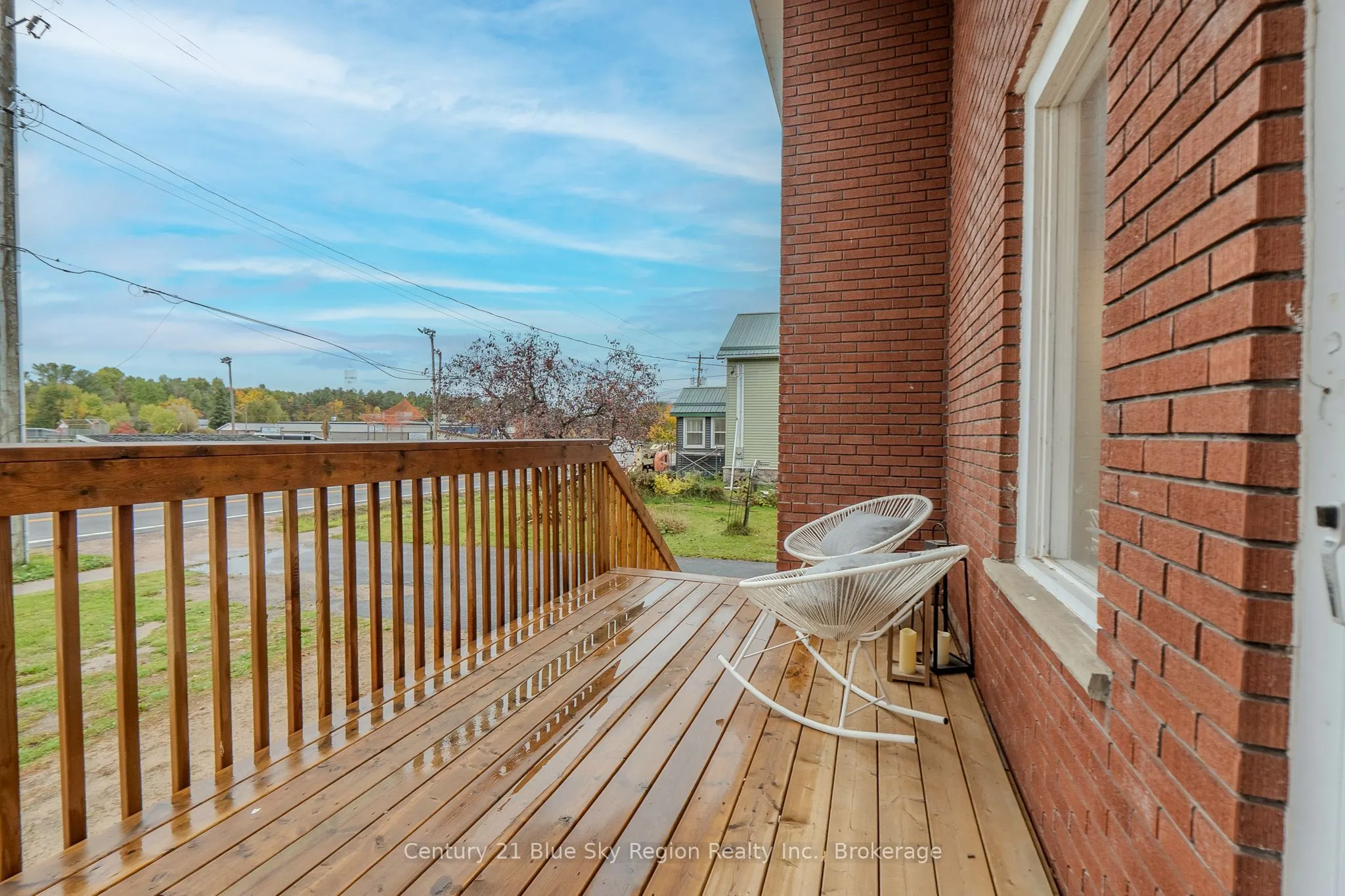 444 Lansdowne Street E