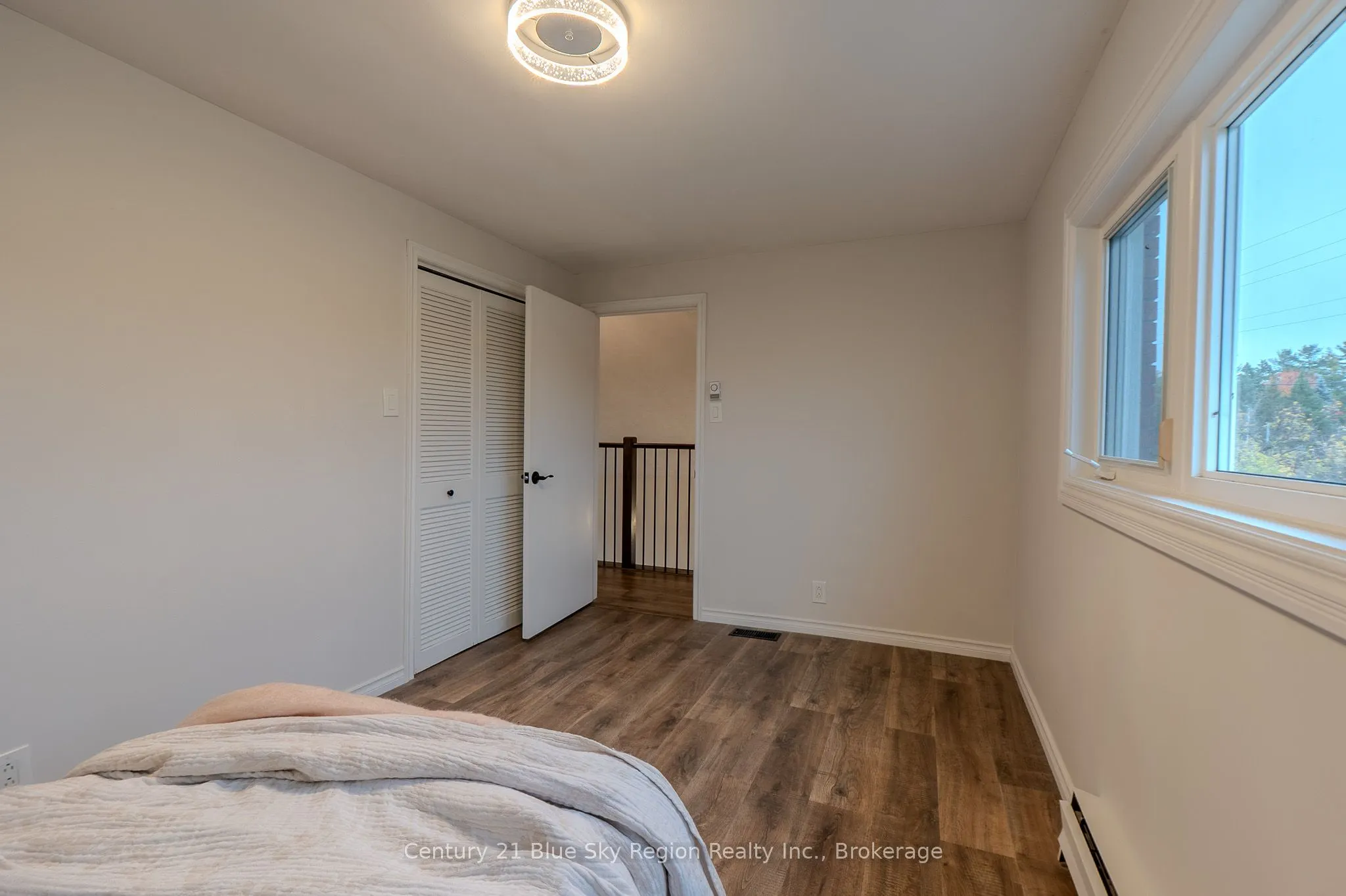 444 Lansdowne Street E