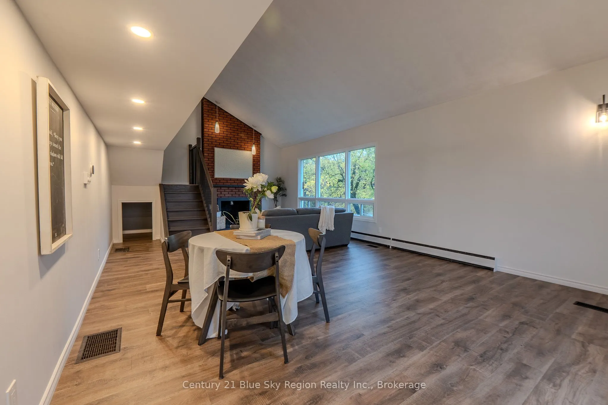 444 Lansdowne Street E