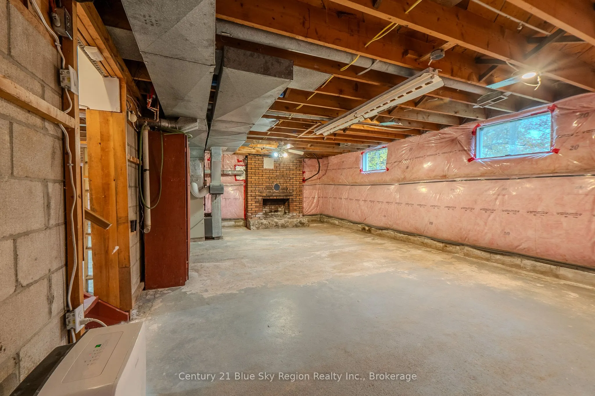 444 Lansdowne Street E
