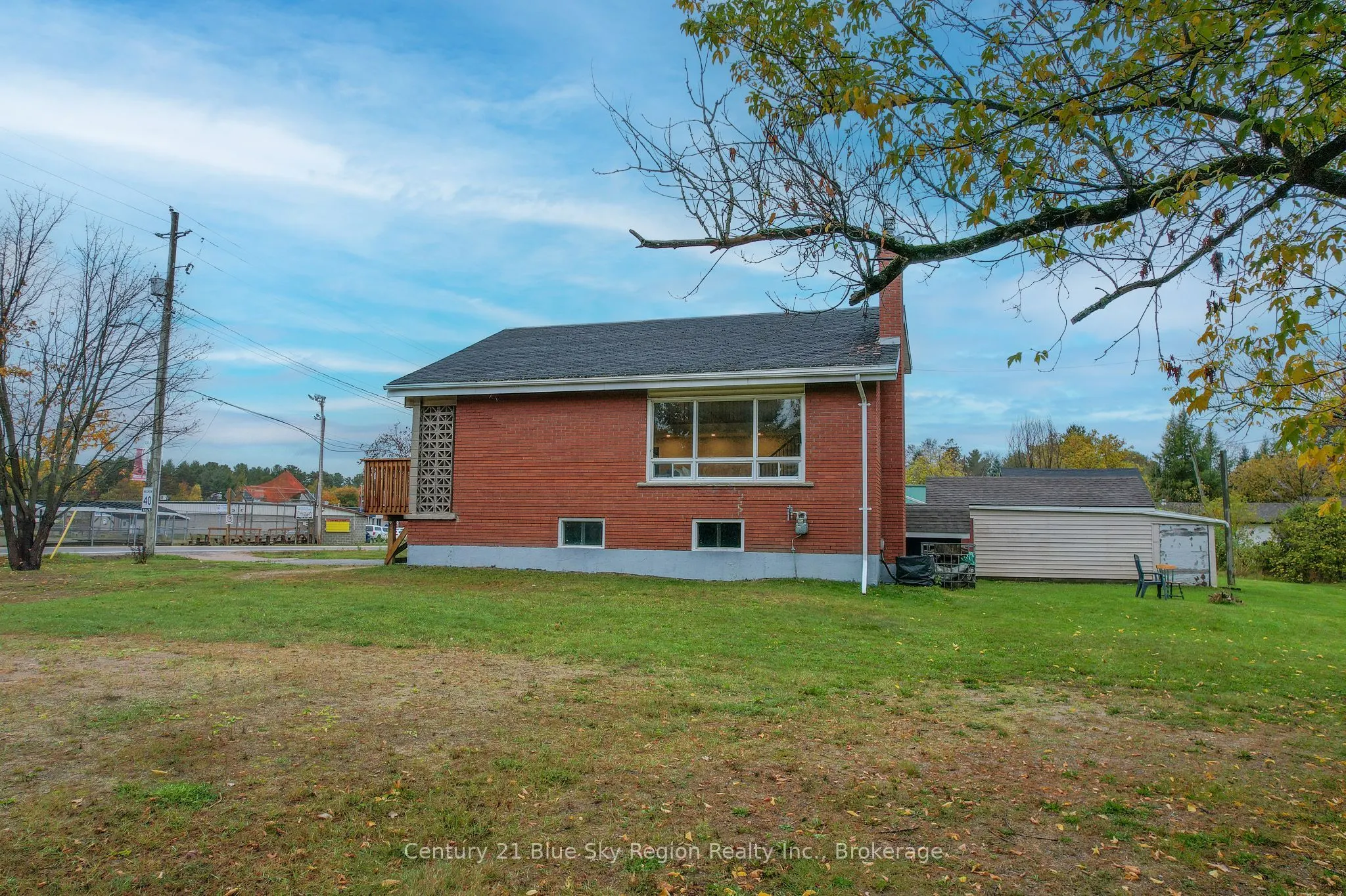 444 Lansdowne Street E