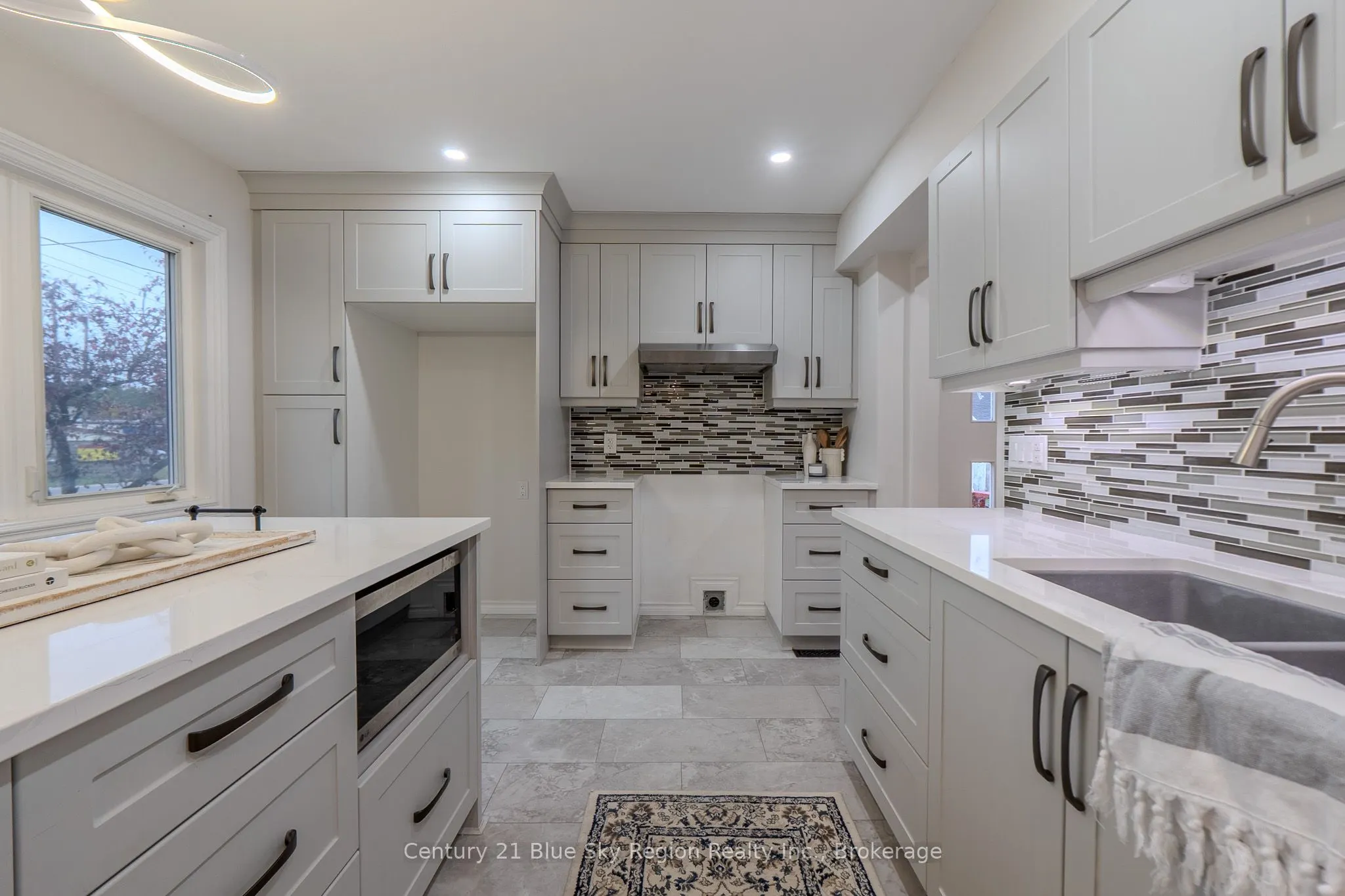444 Lansdowne Street E