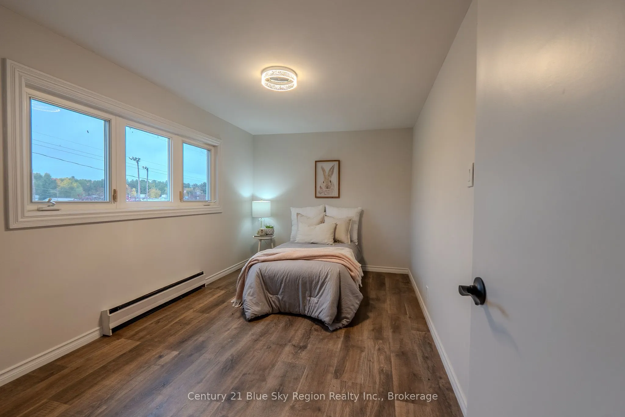 444 Lansdowne Street E