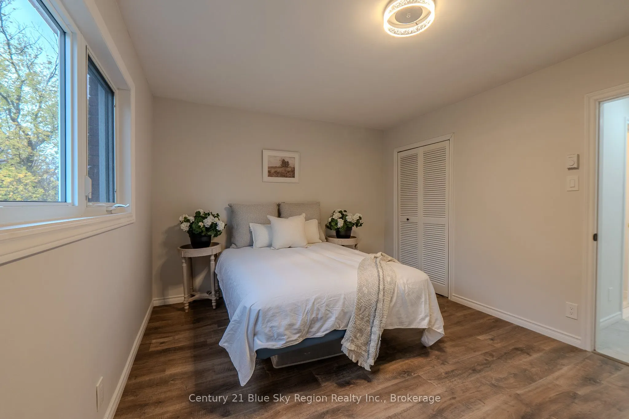 444 Lansdowne Street E