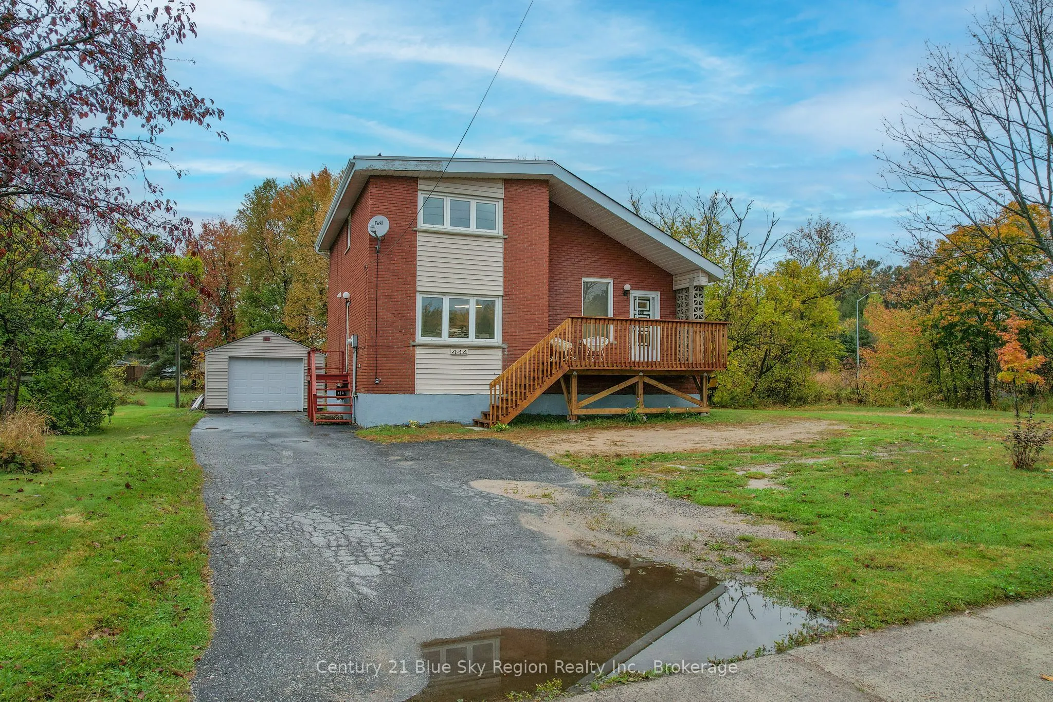 444 Lansdowne Street E