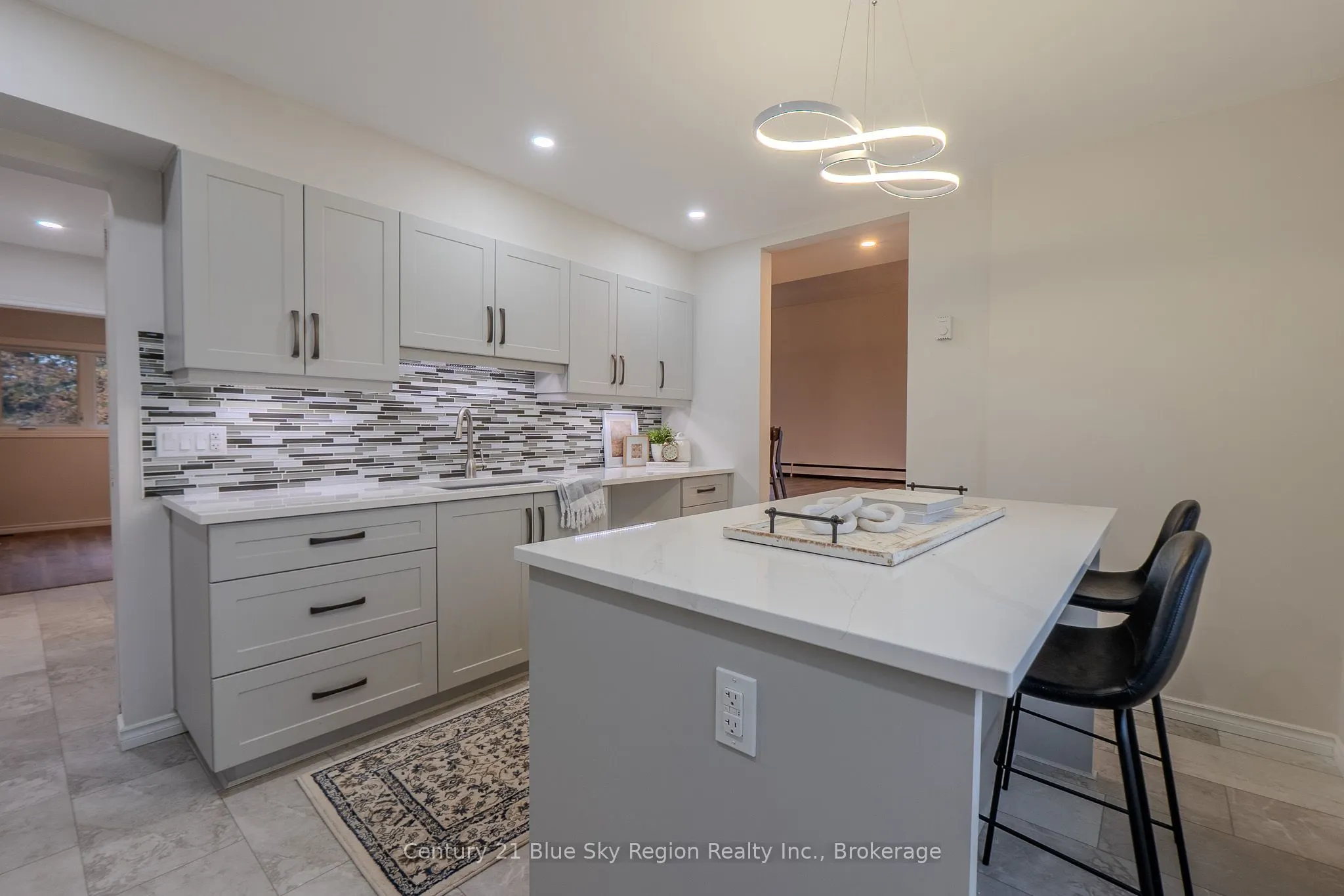 444 Lansdowne Street E