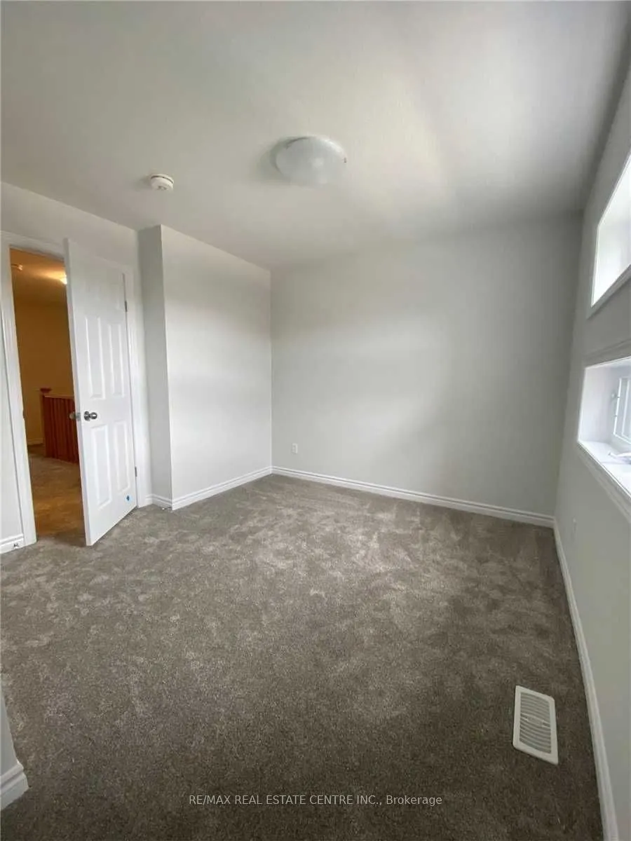 3177 Turner Crescent E