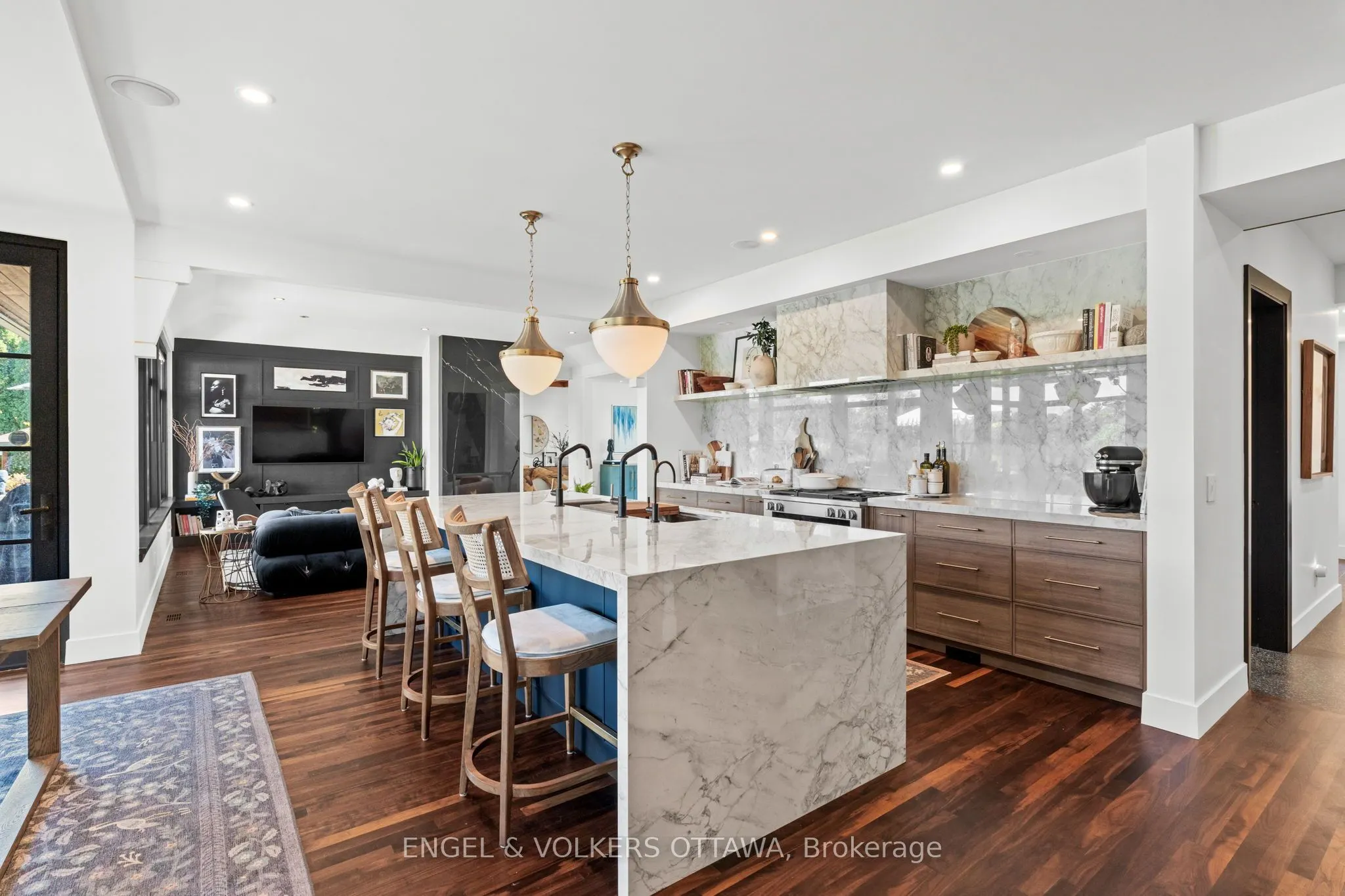 6351 Rideau Valley Drive N