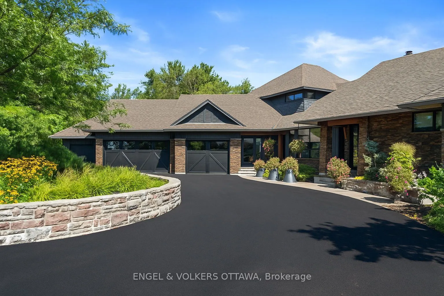 6351 Rideau Valley Drive N
