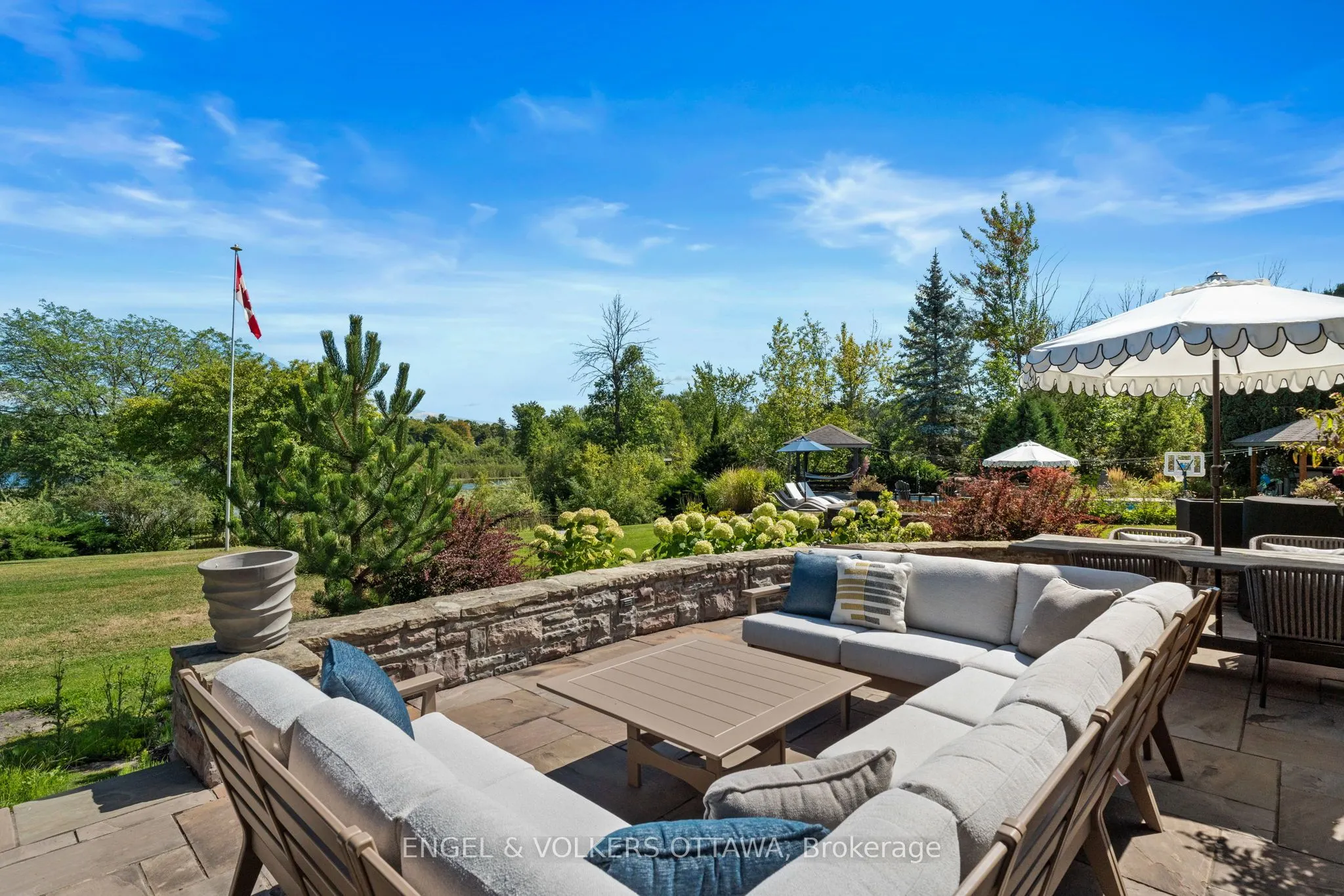 6351 Rideau Valley Drive N