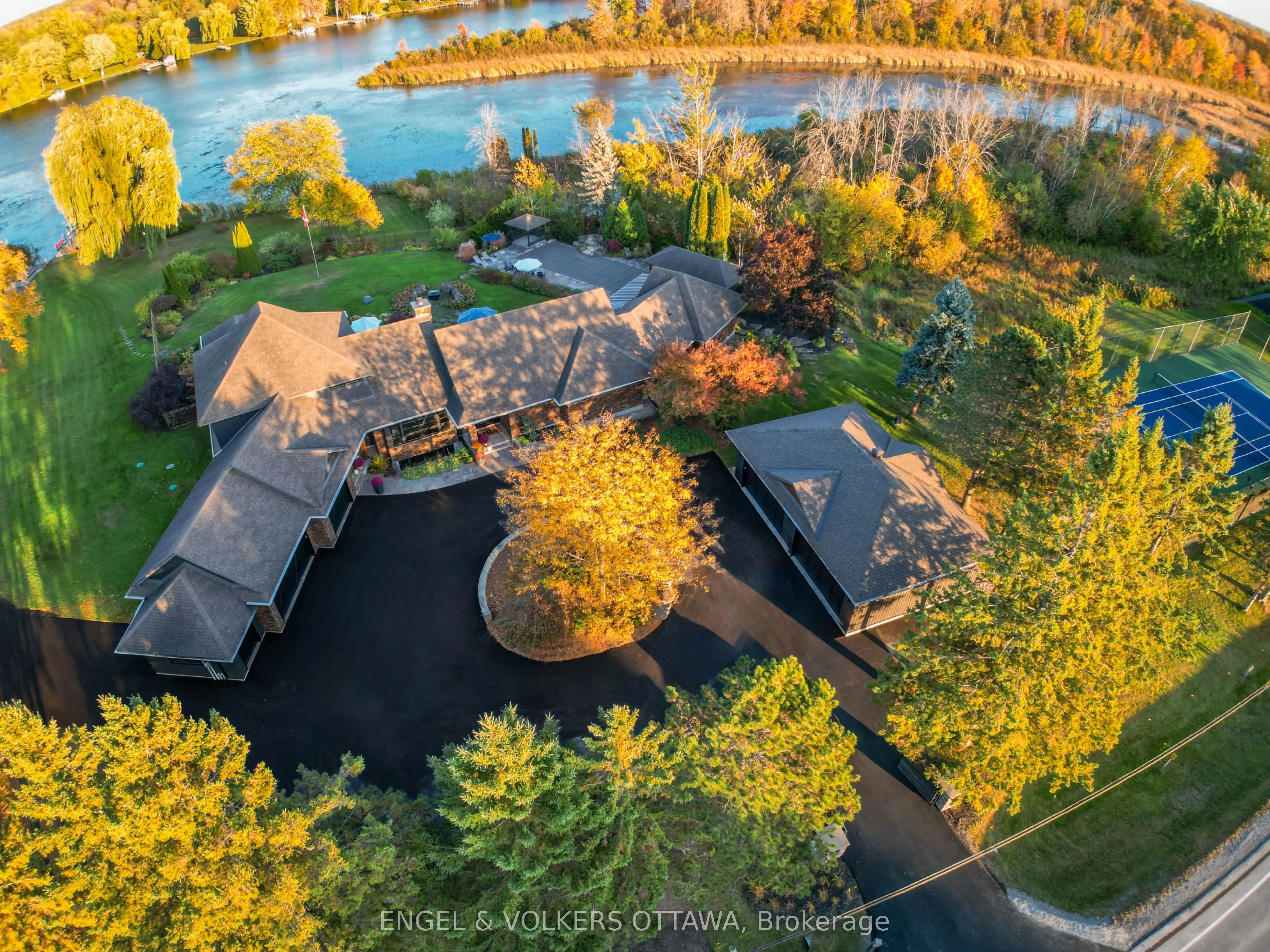 6351 Rideau Valley Drive N