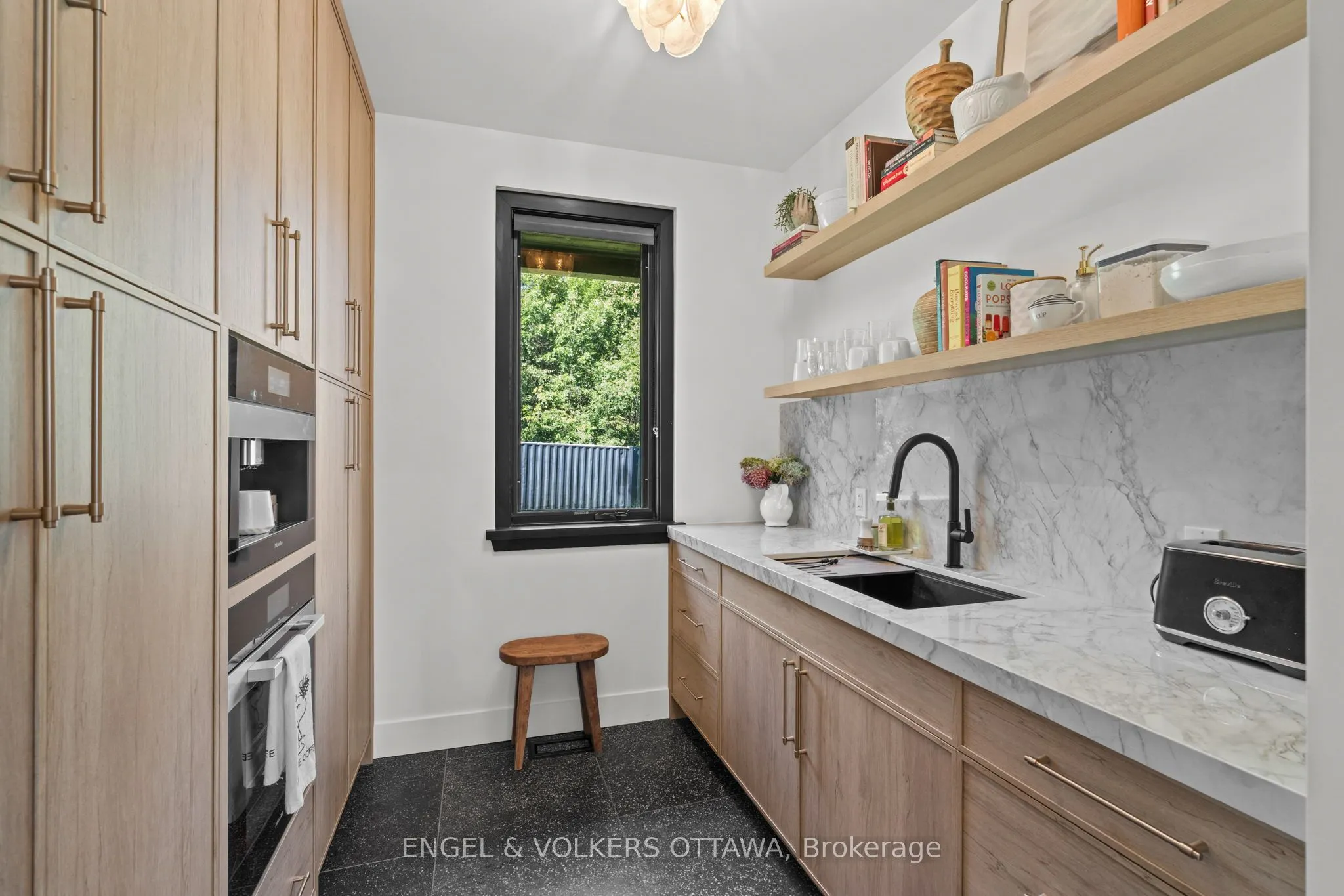 6351 Rideau Valley Drive N
