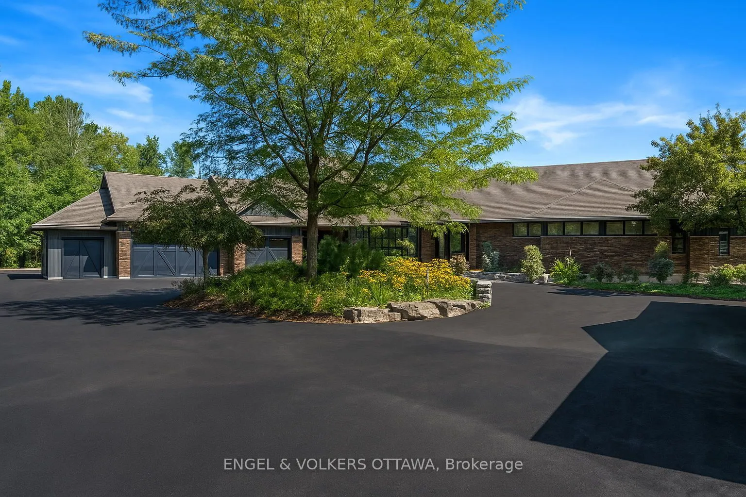 6351 Rideau Valley Drive N