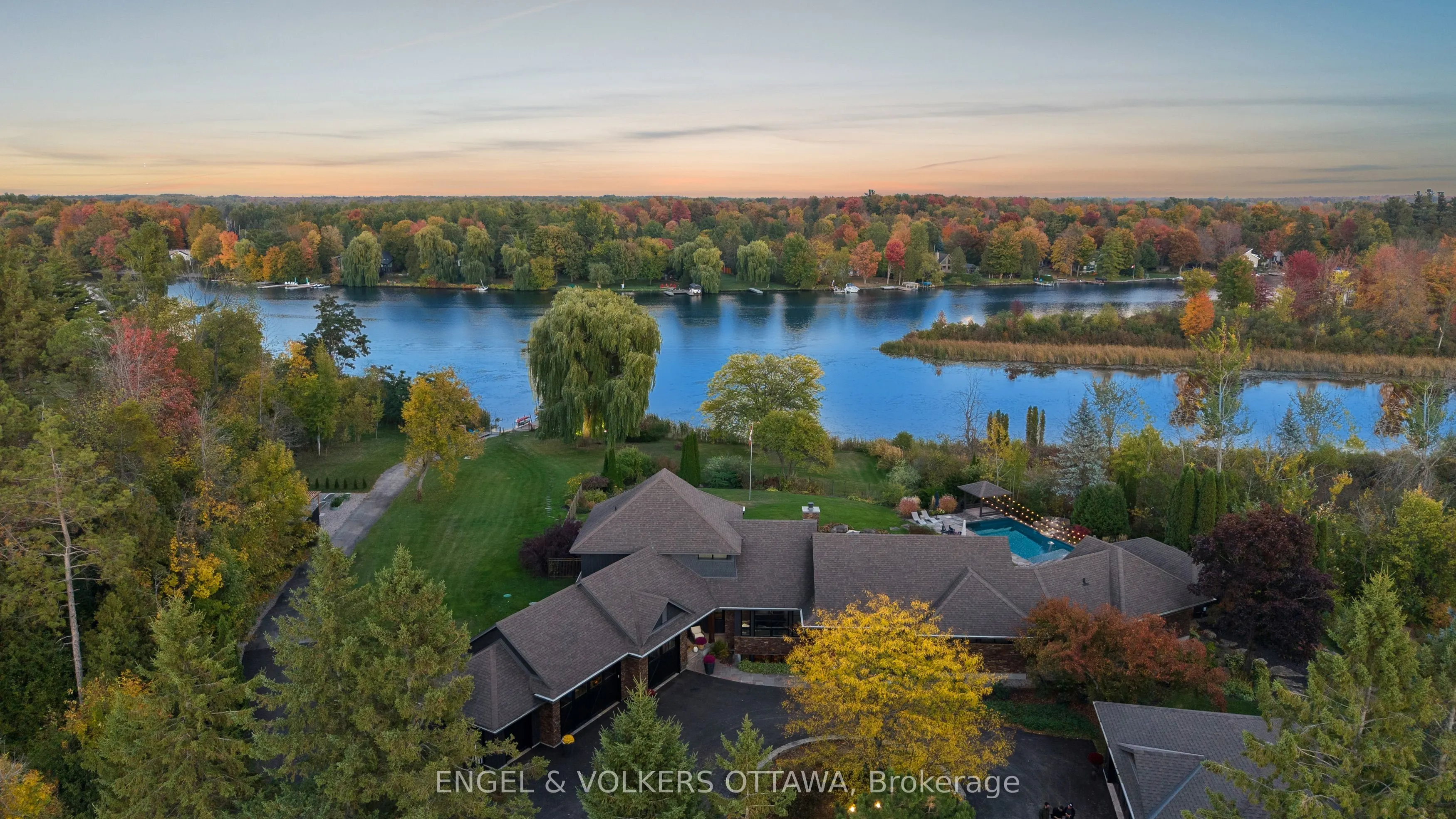 6351 Rideau Valley Drive N
