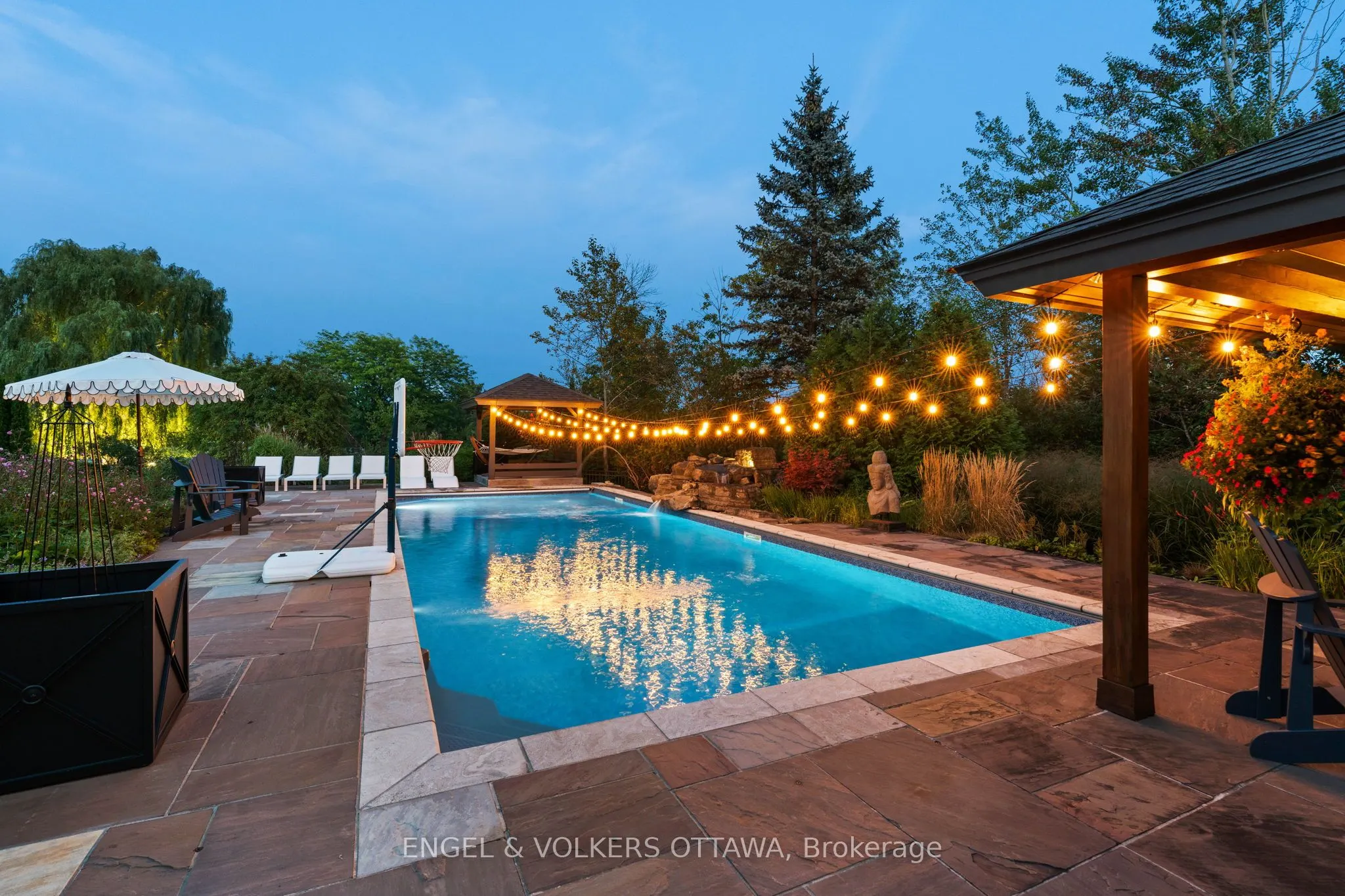 6351 Rideau Valley Drive N