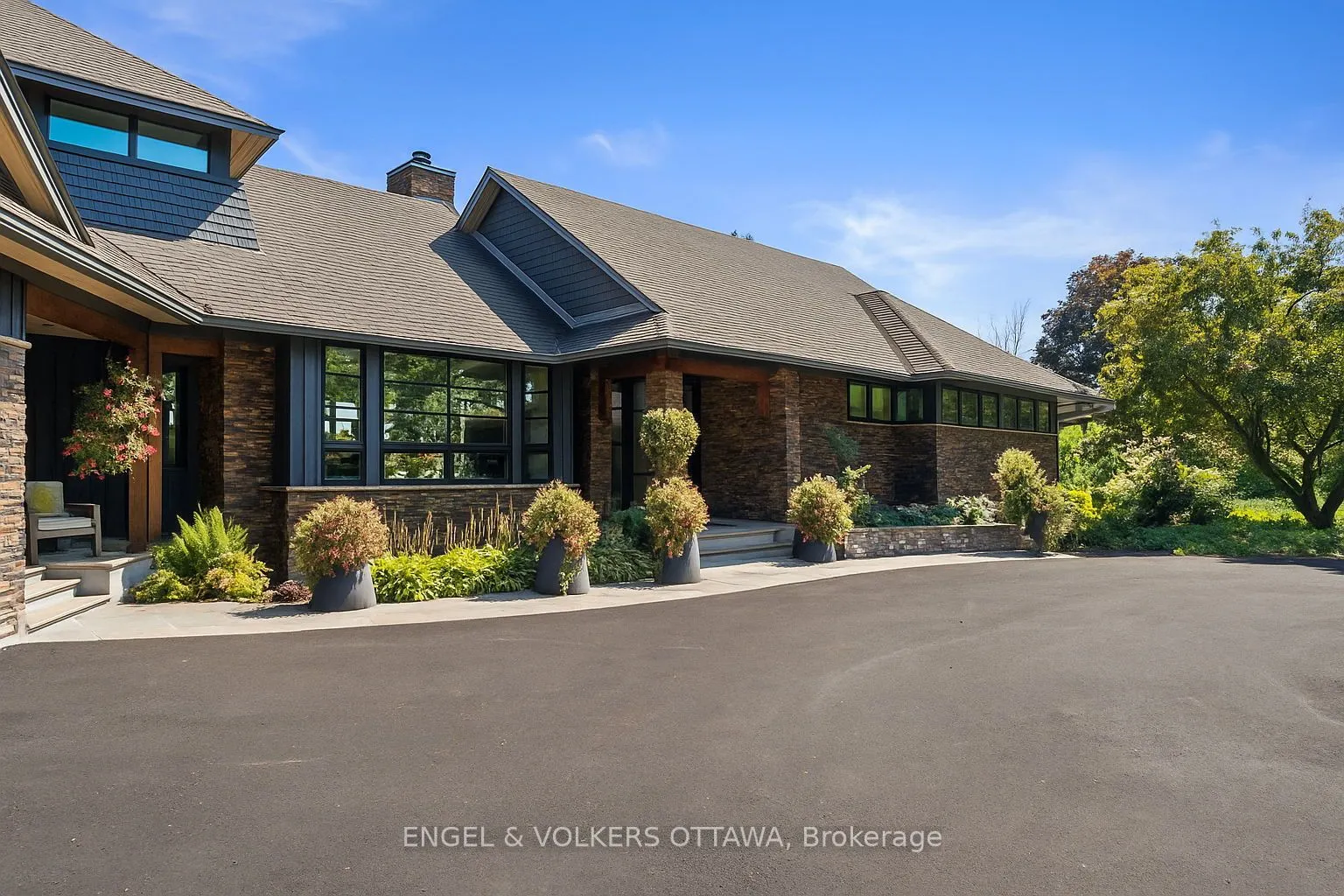 6351 Rideau Valley Drive N