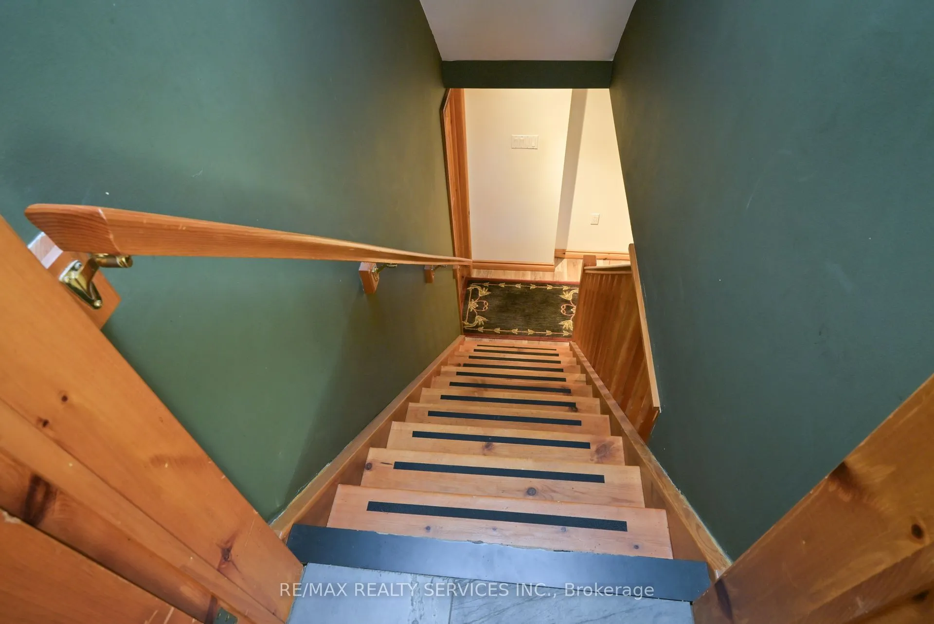1 Mountainview Road