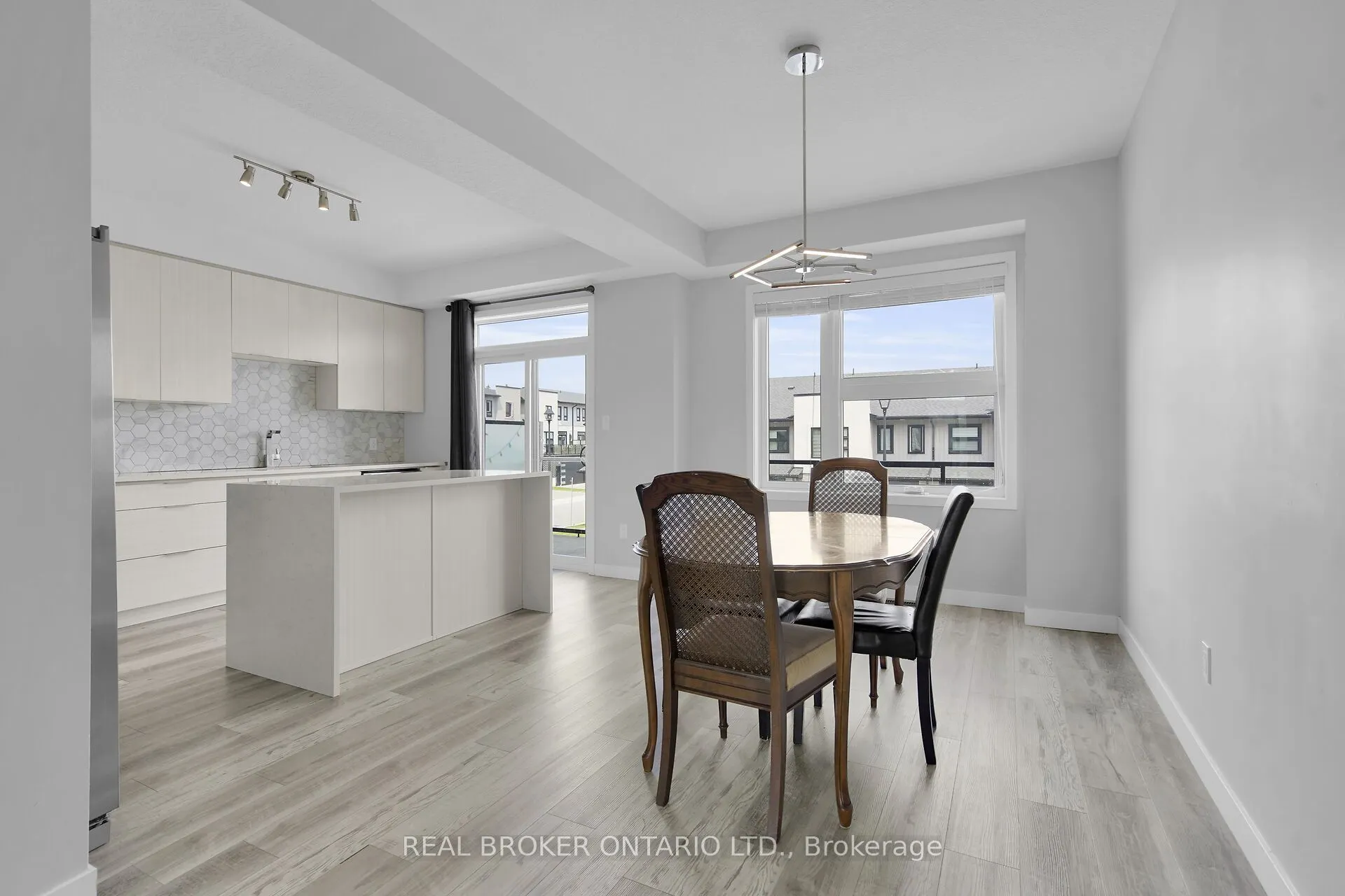 3394 Singleton Avenue, #80