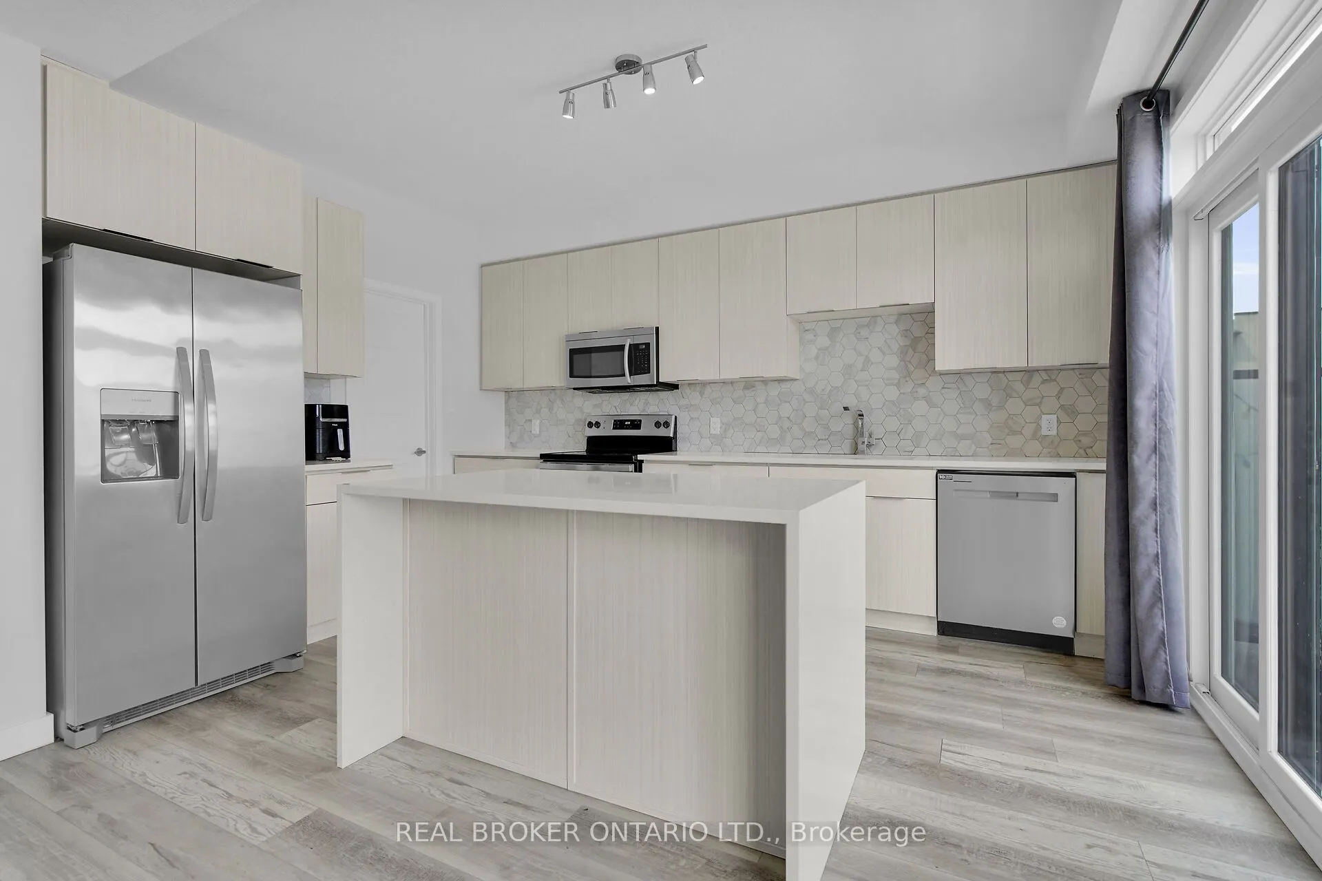 3394 Singleton Avenue, #80