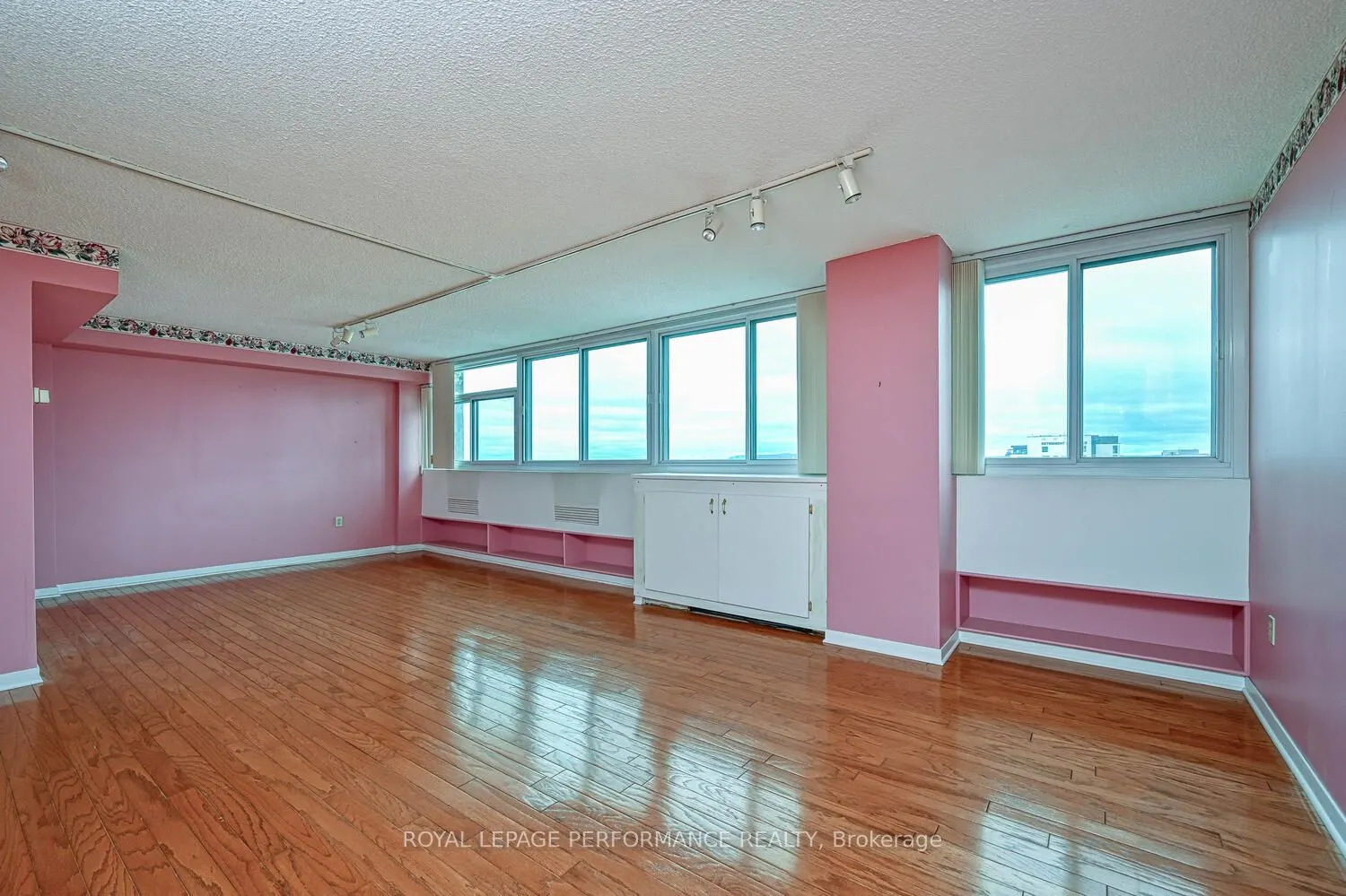 500 Laurier Avenue W, #2103
